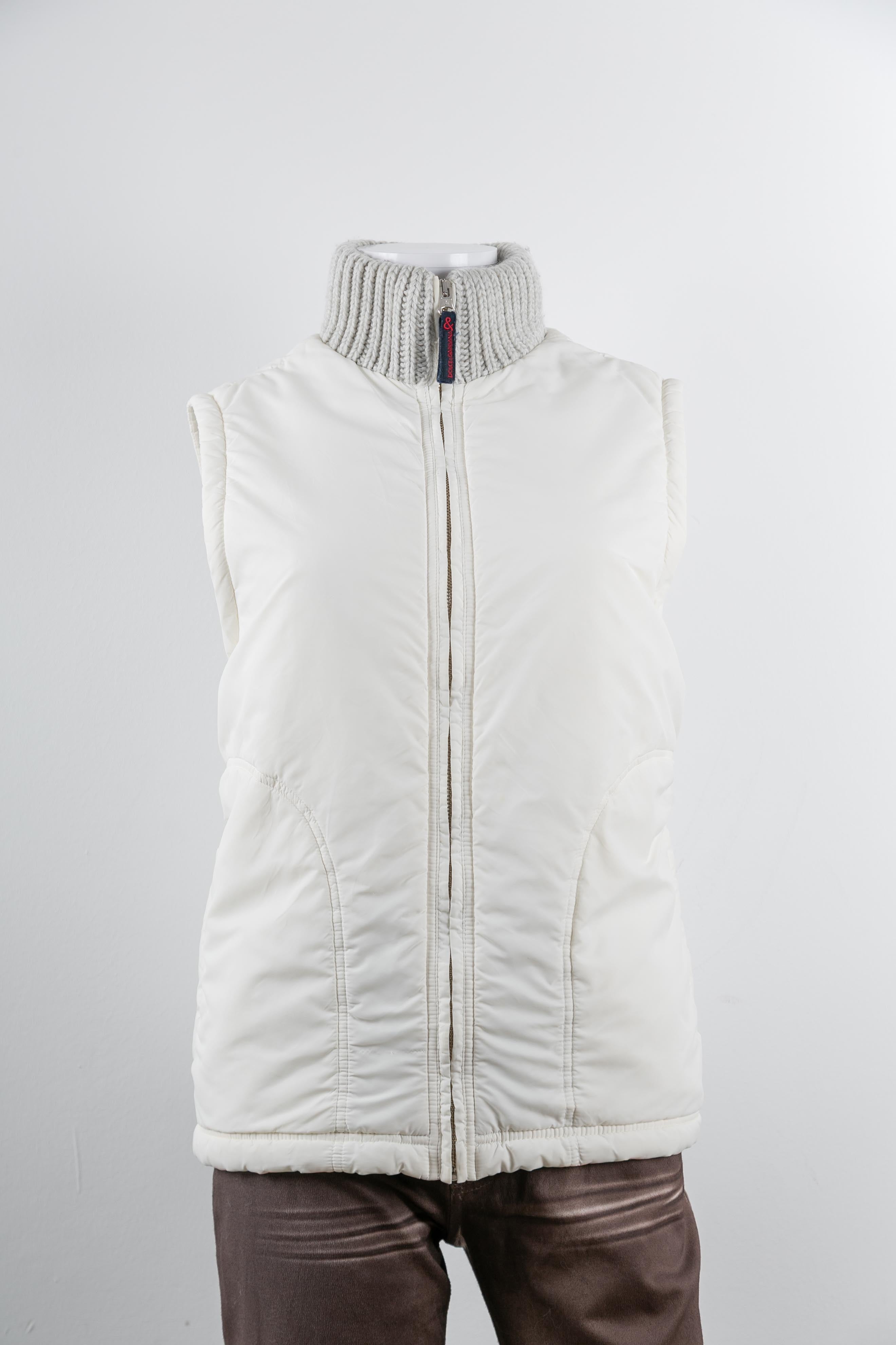 WHITE PUFFER VEST