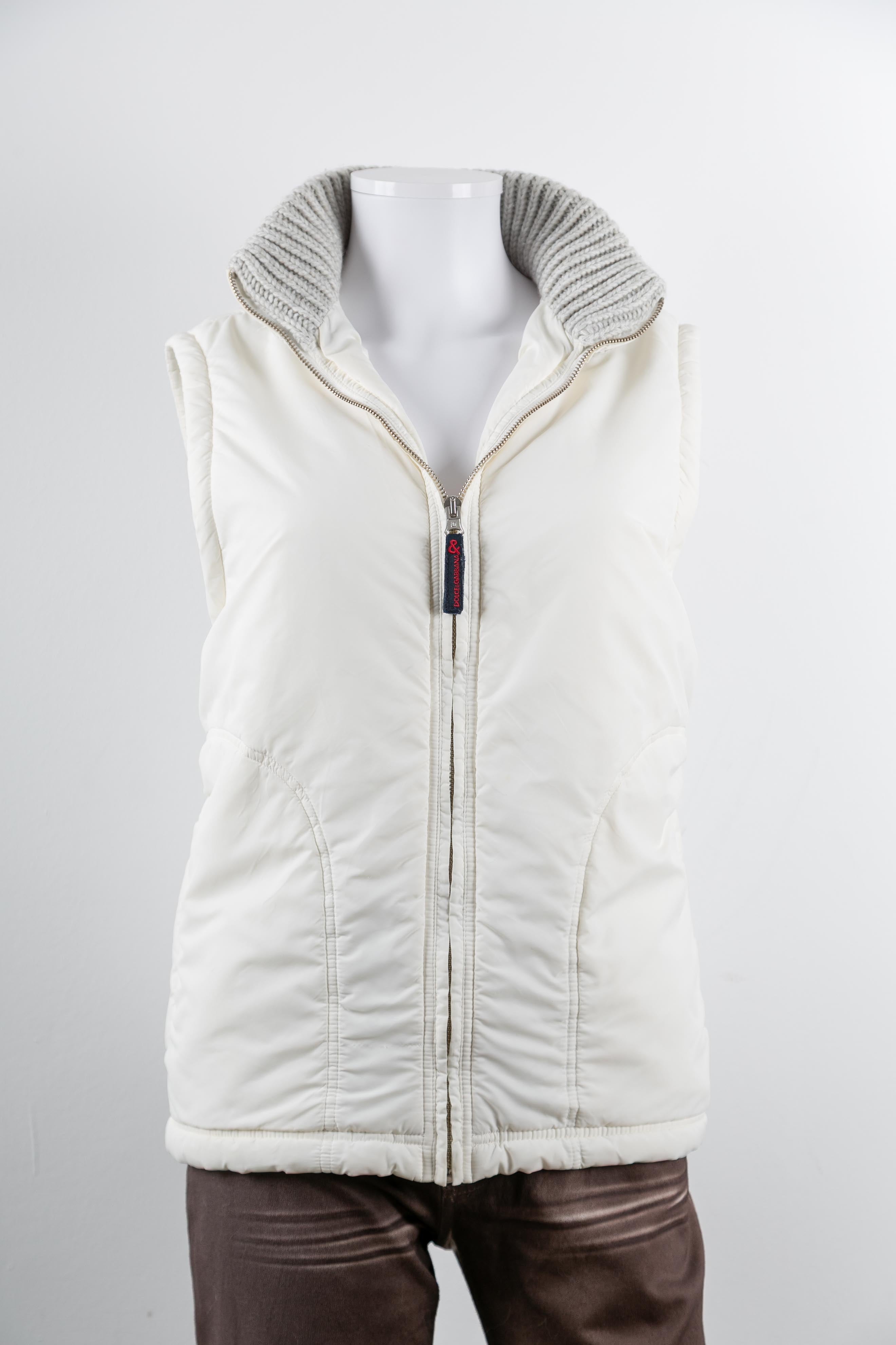 WHITE PUFFER VEST