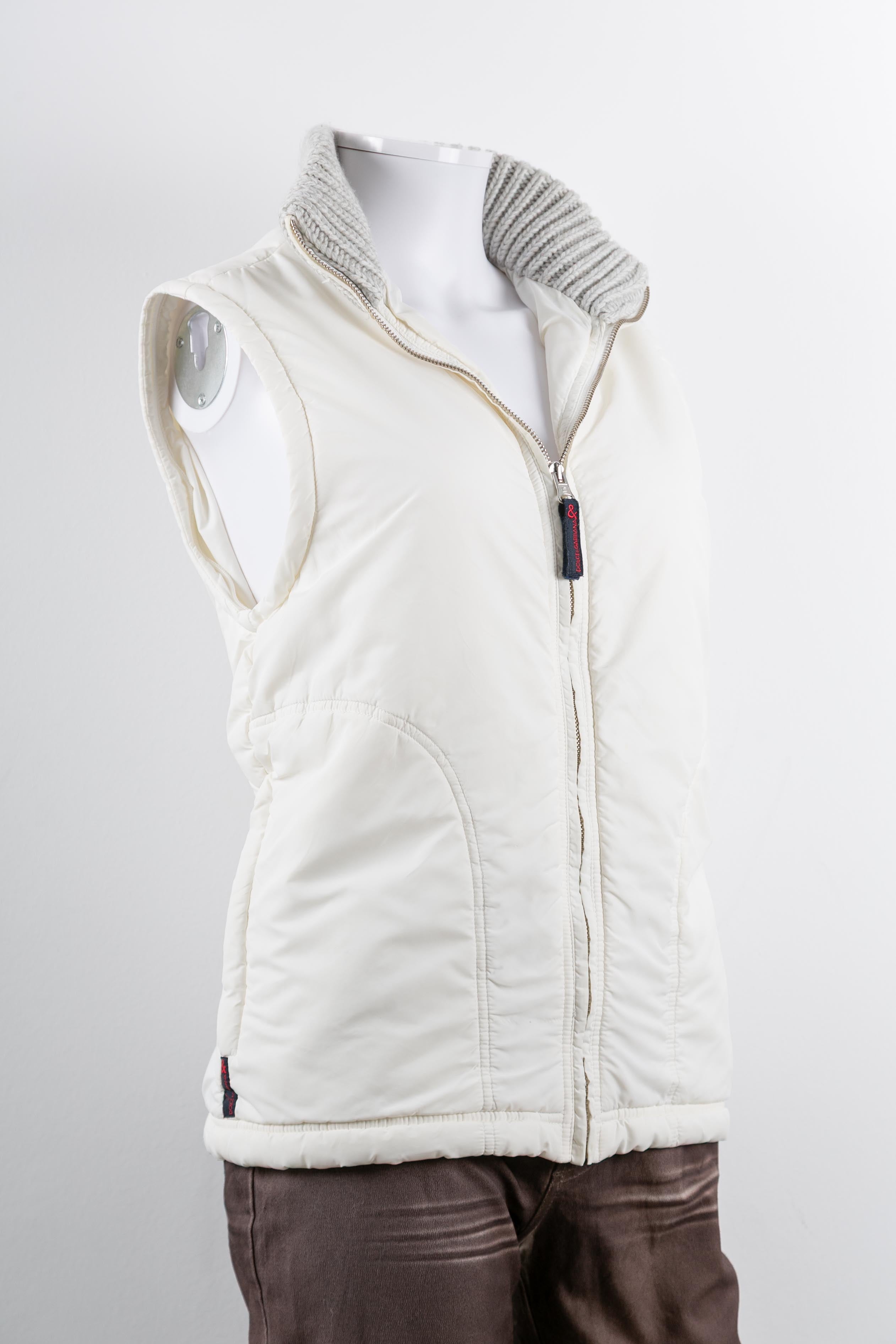 WHITE PUFFER VEST