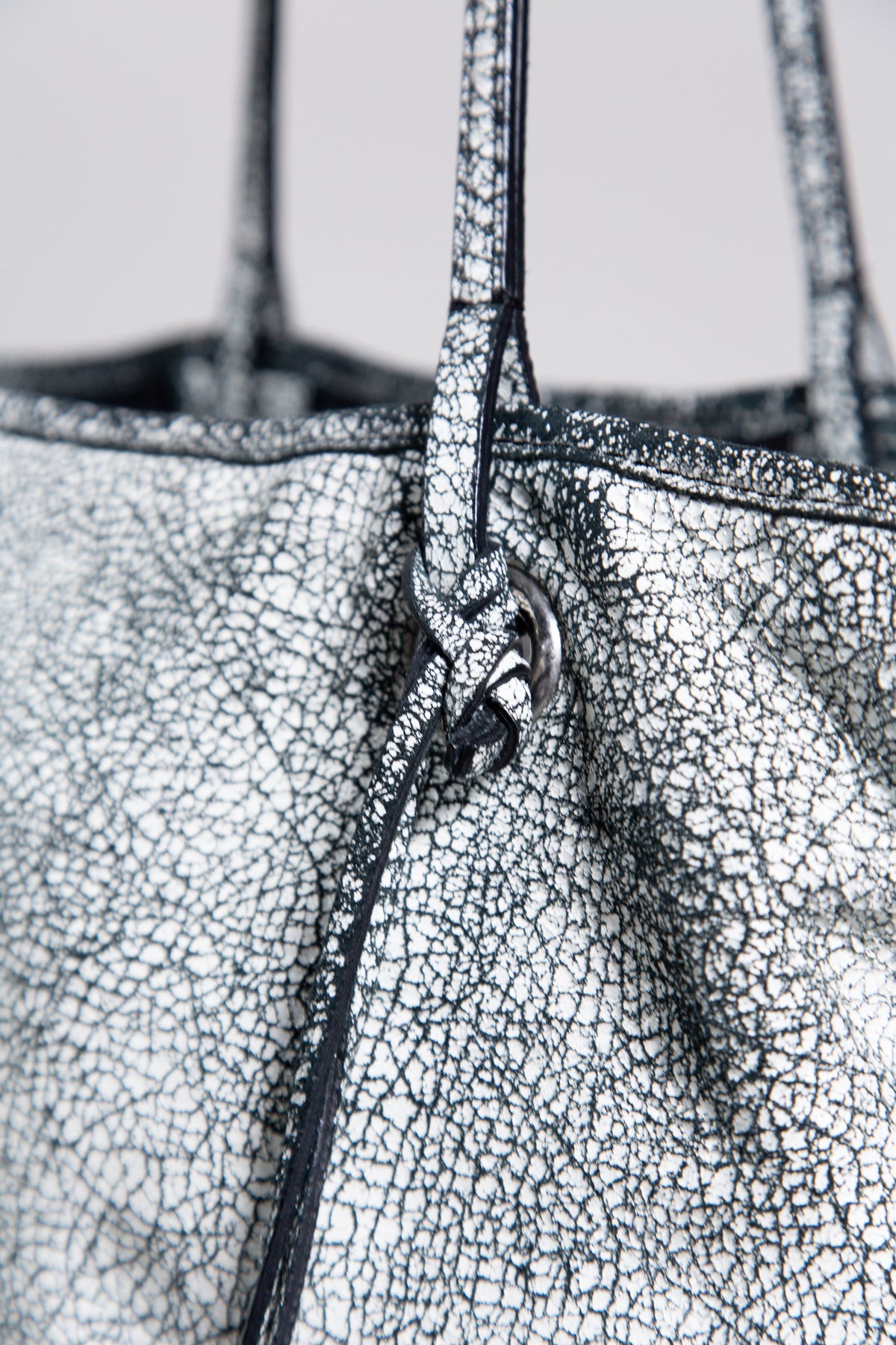 PINKO WHITE CRACKLED LEATHER TOTE BAG