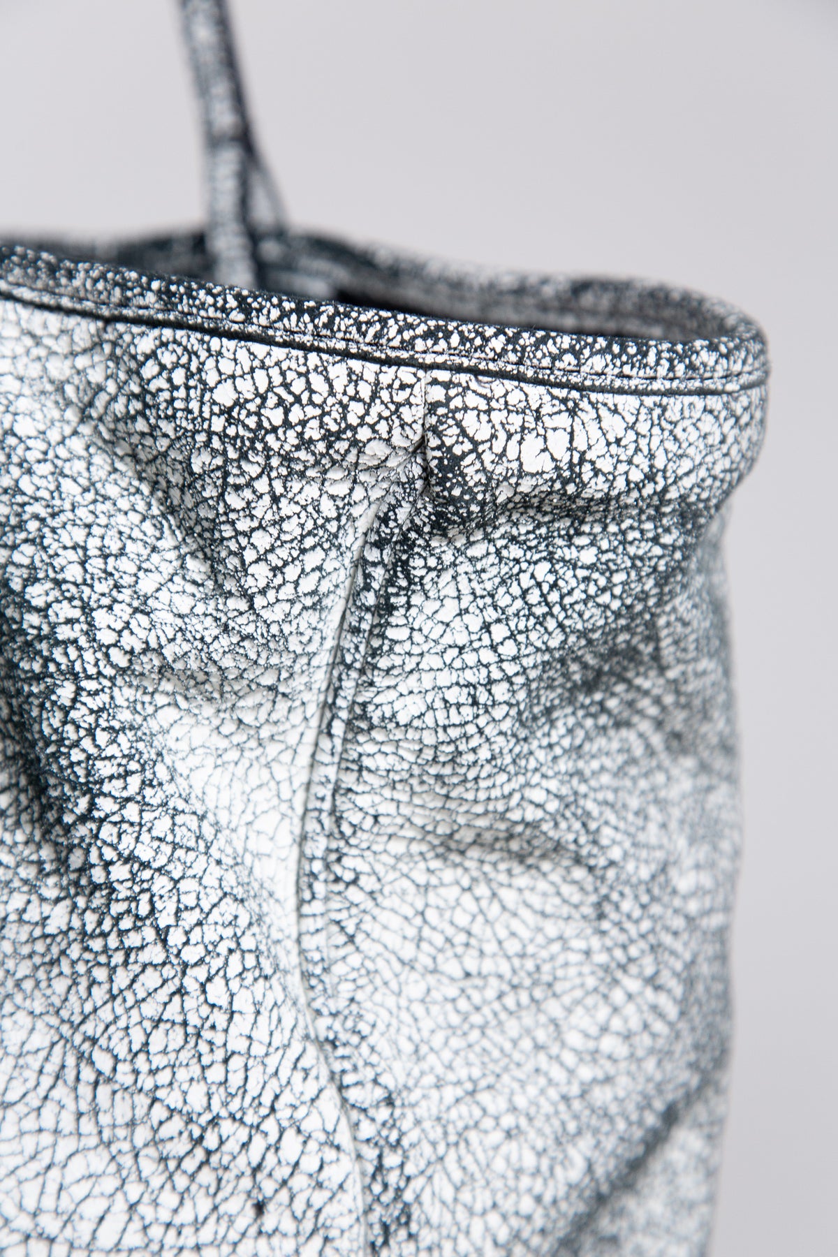 PINKO WHITE CRACKLED LEATHER TOTE BAG