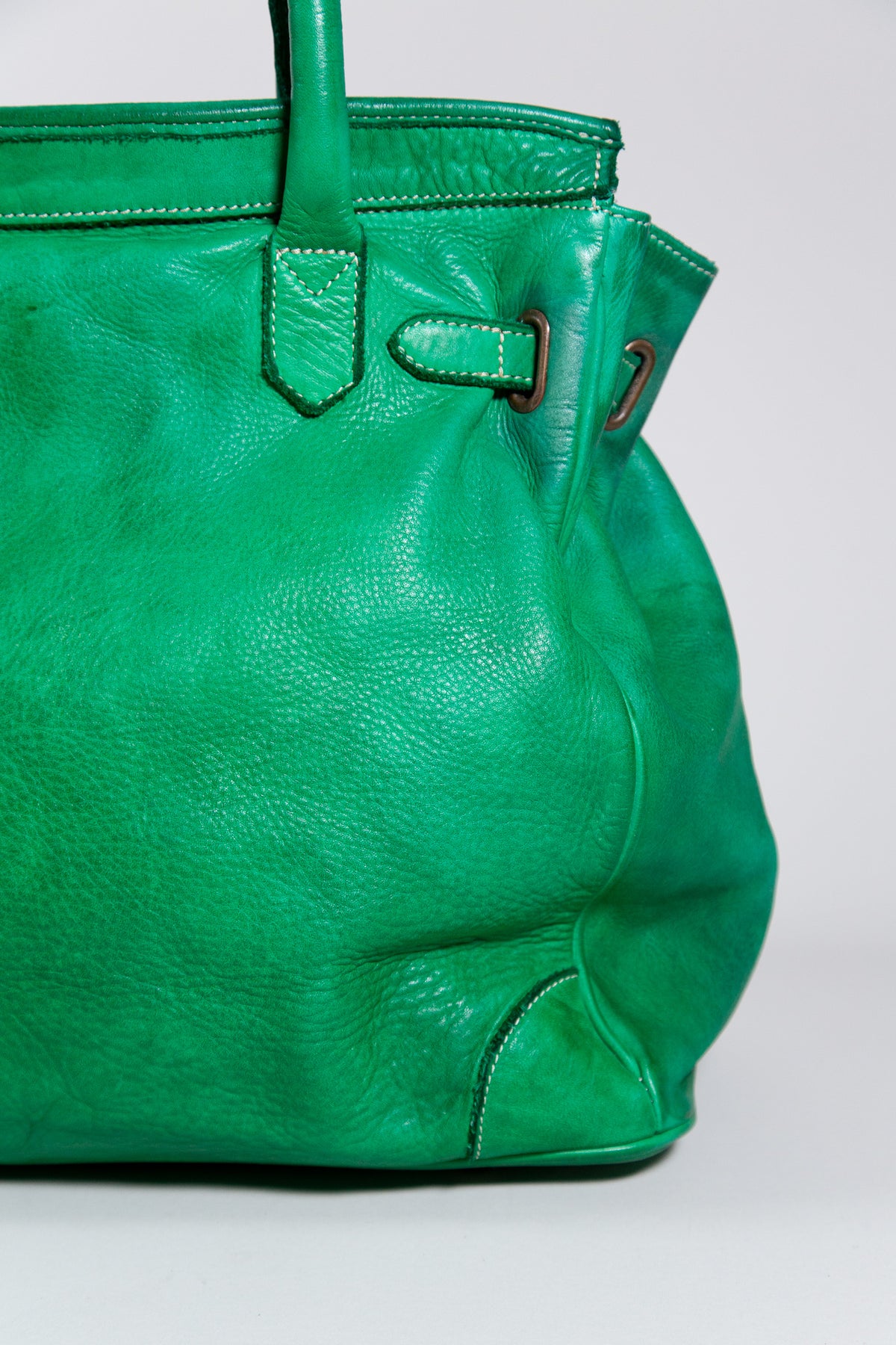 EMERALD GREEN LEATHER BUCKLE TRAVEL BAG