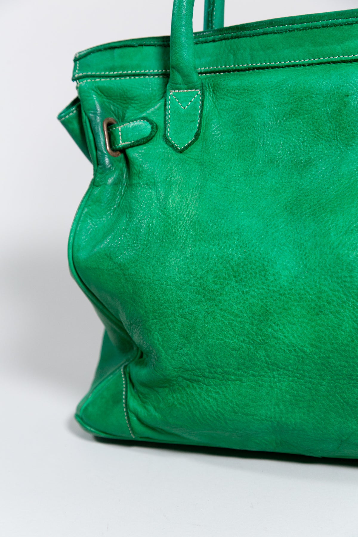 EMERALD GREEN LEATHER BUCKLE TRAVEL BAG