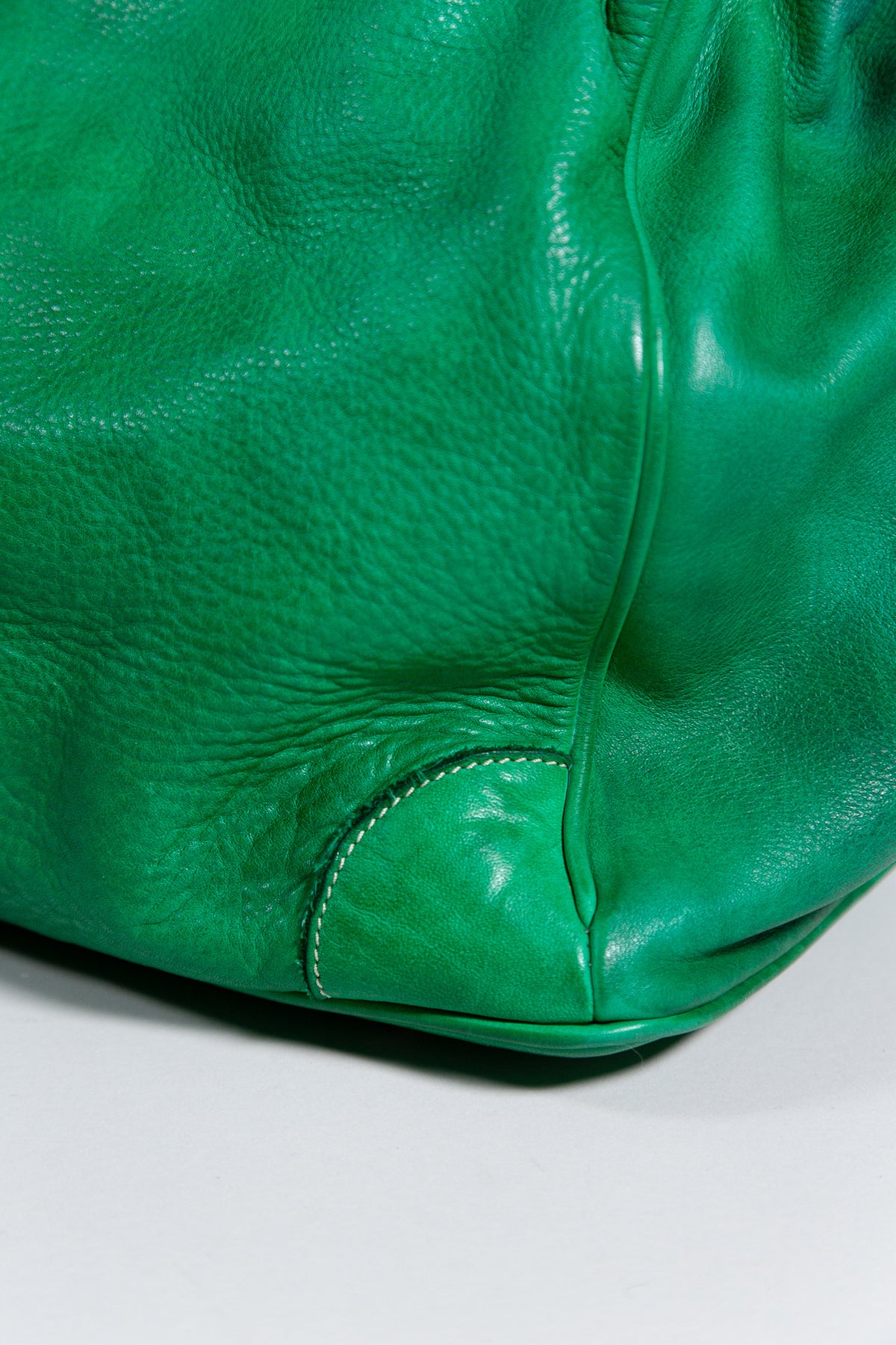 EMERALD GREEN LEATHER BUCKLE TRAVEL BAG