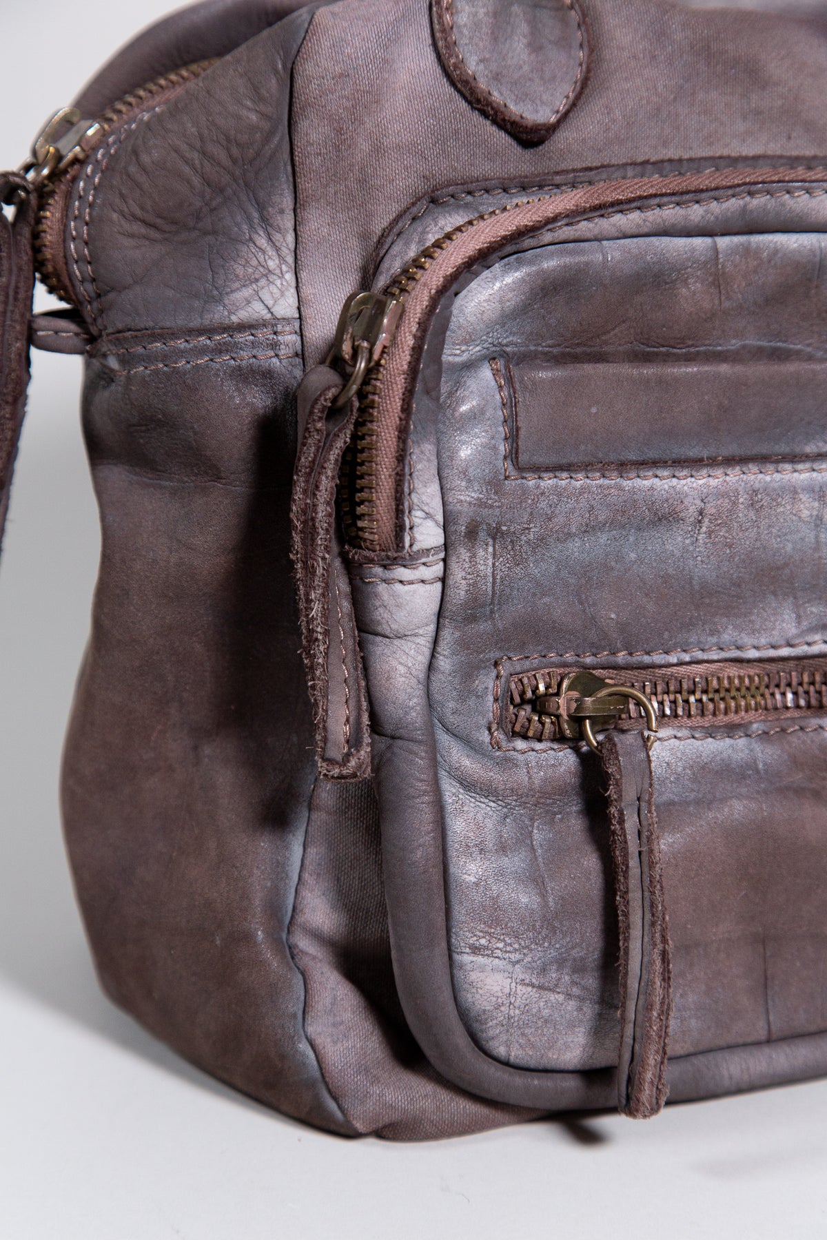 WASHED BROWN LEATHER MULTI-POCKET BAG