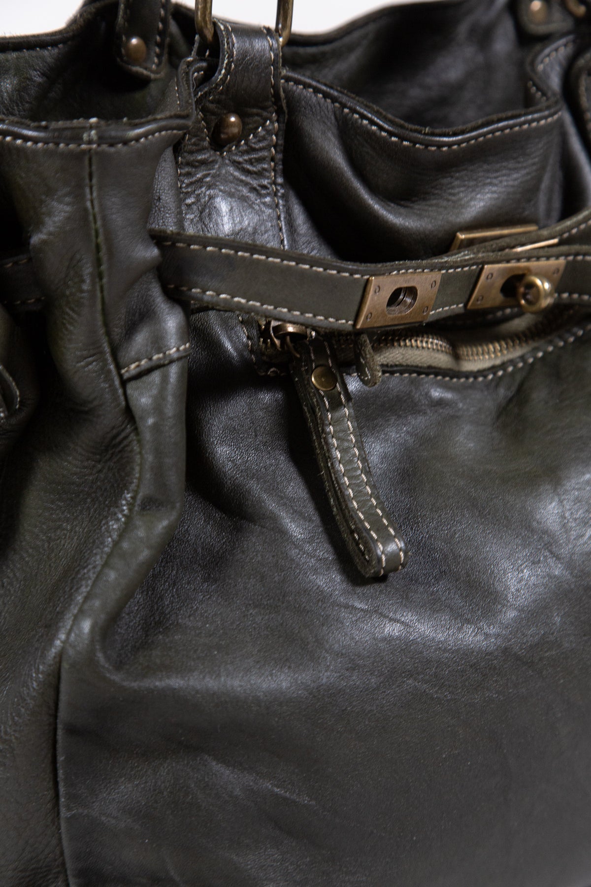 DARK GREEN LEATHER BELTED SLOUCHY TRAVEL BAG