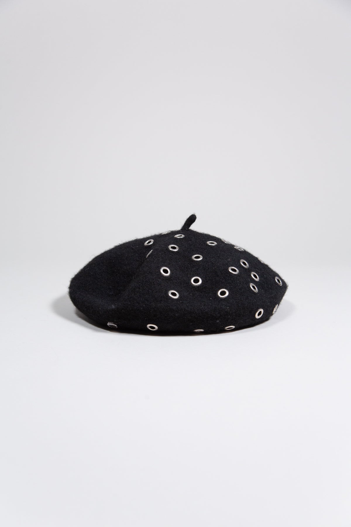 BLACK WOOL METAL EYELET BERET