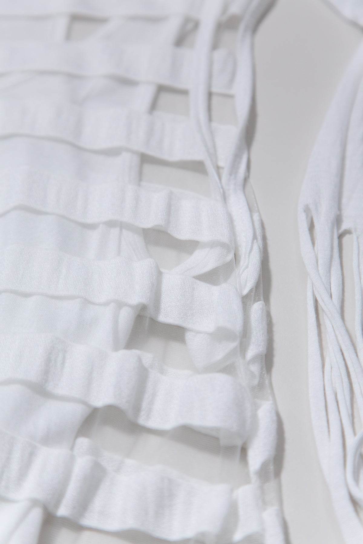 WHITE TEXTURED DOUBLE TOP WITH FRINGED SCARF