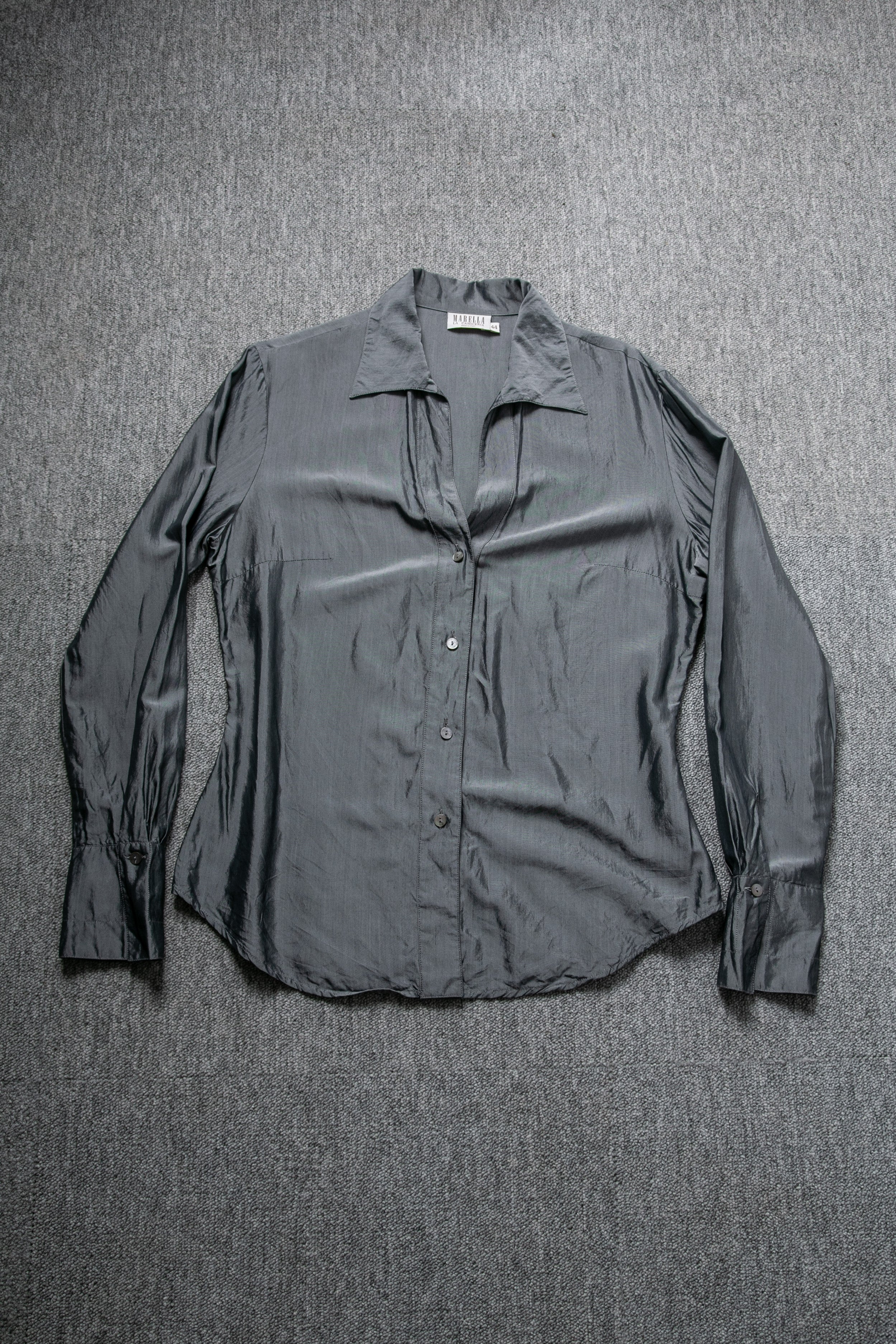 SILK SILVER BUTTONED TOP