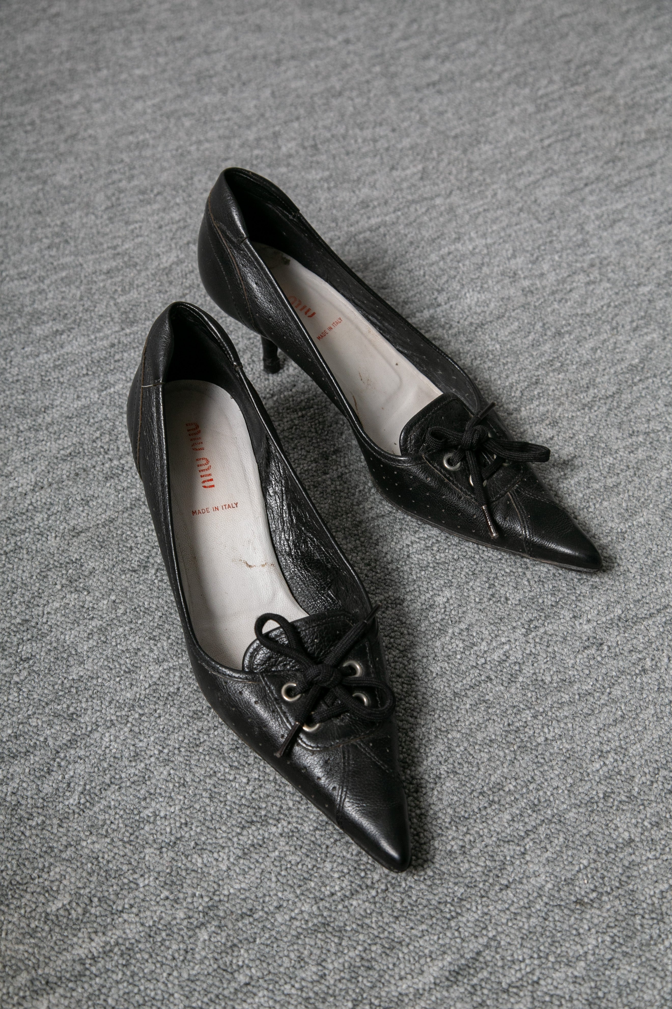 POINTED TOE KITTEN HEELS