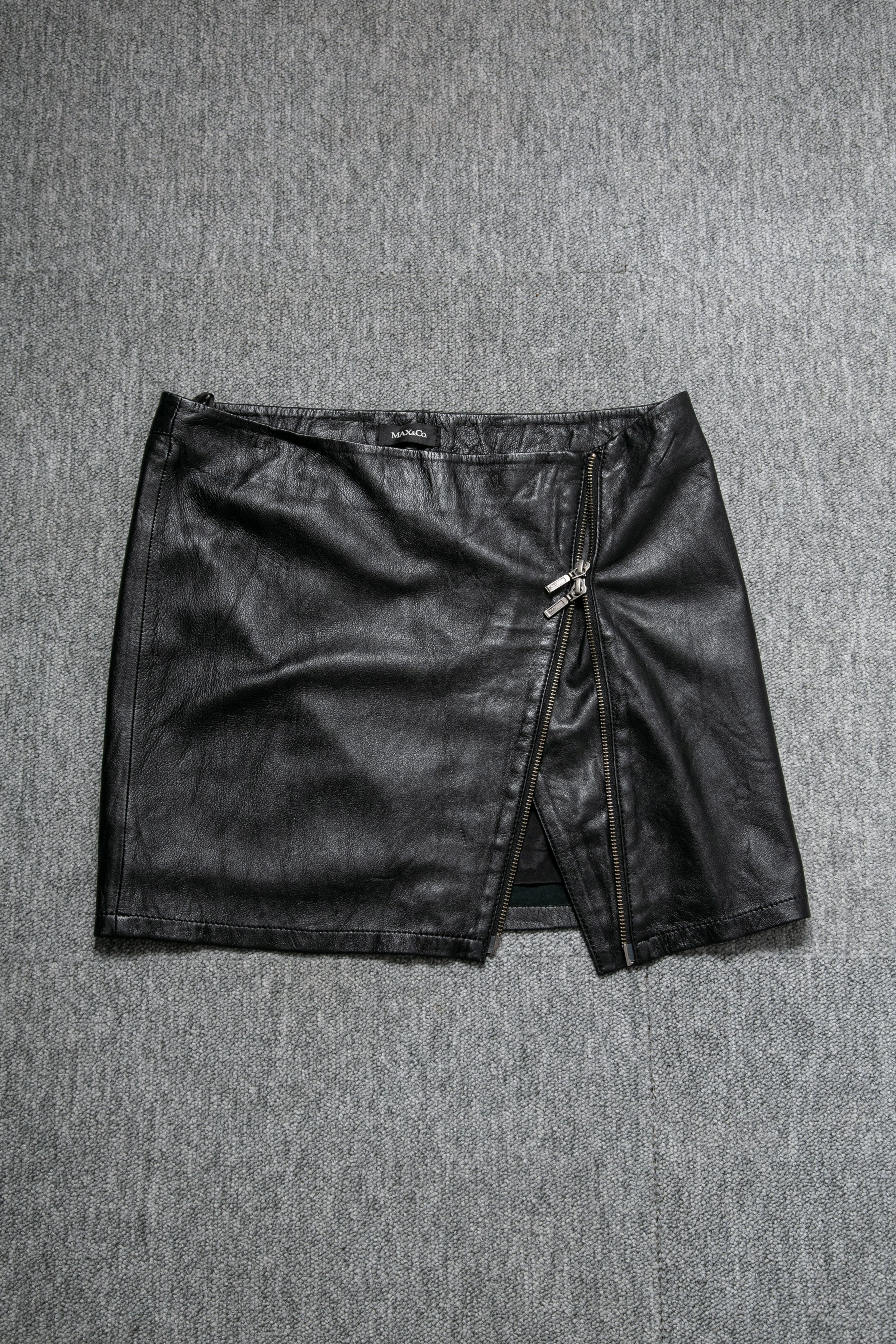 LEATHER ASSYMETRIC ZIPPERD SKIRT