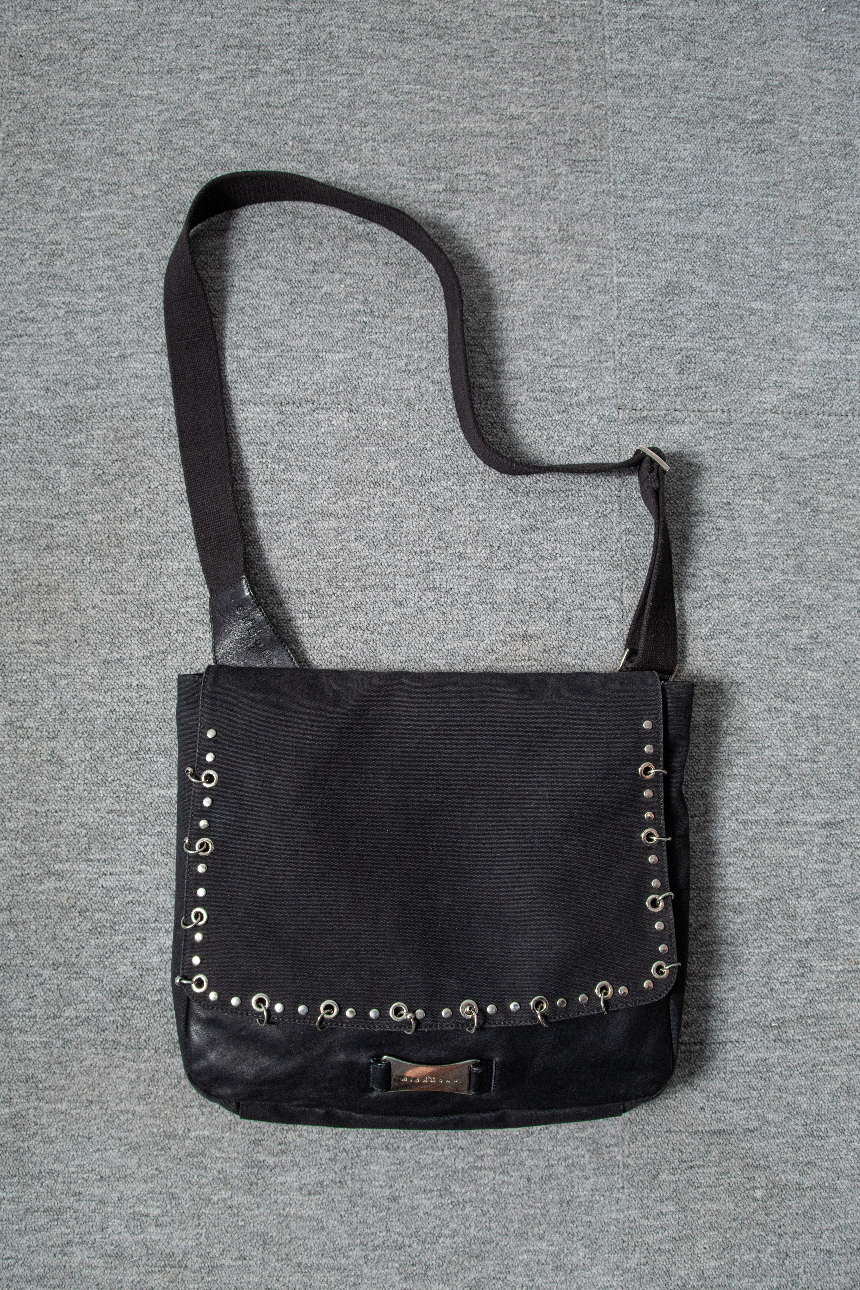 SIDE PIERCED SCHOOL BAG