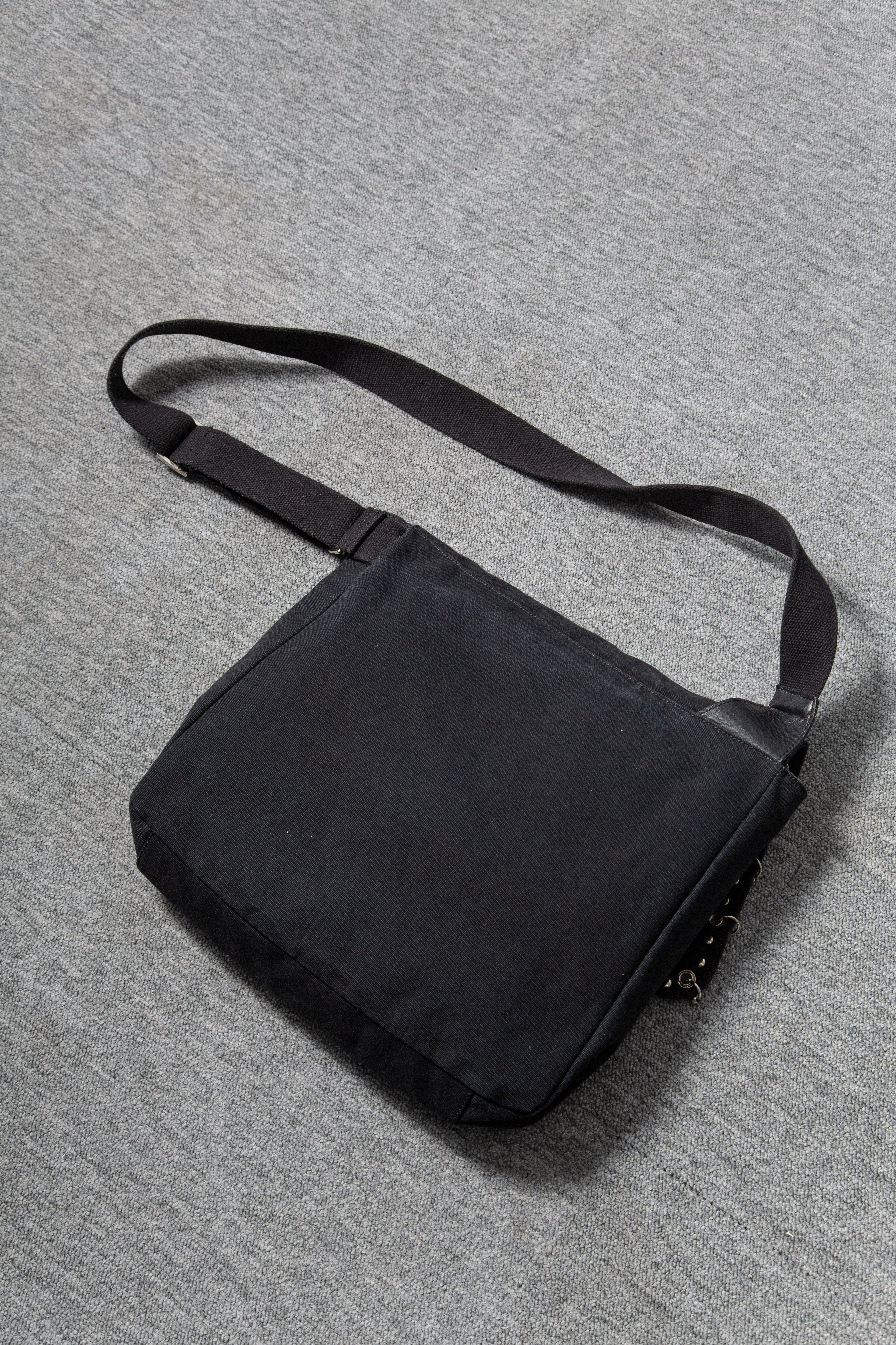 SIDE PIERCED SCHOOL BAG