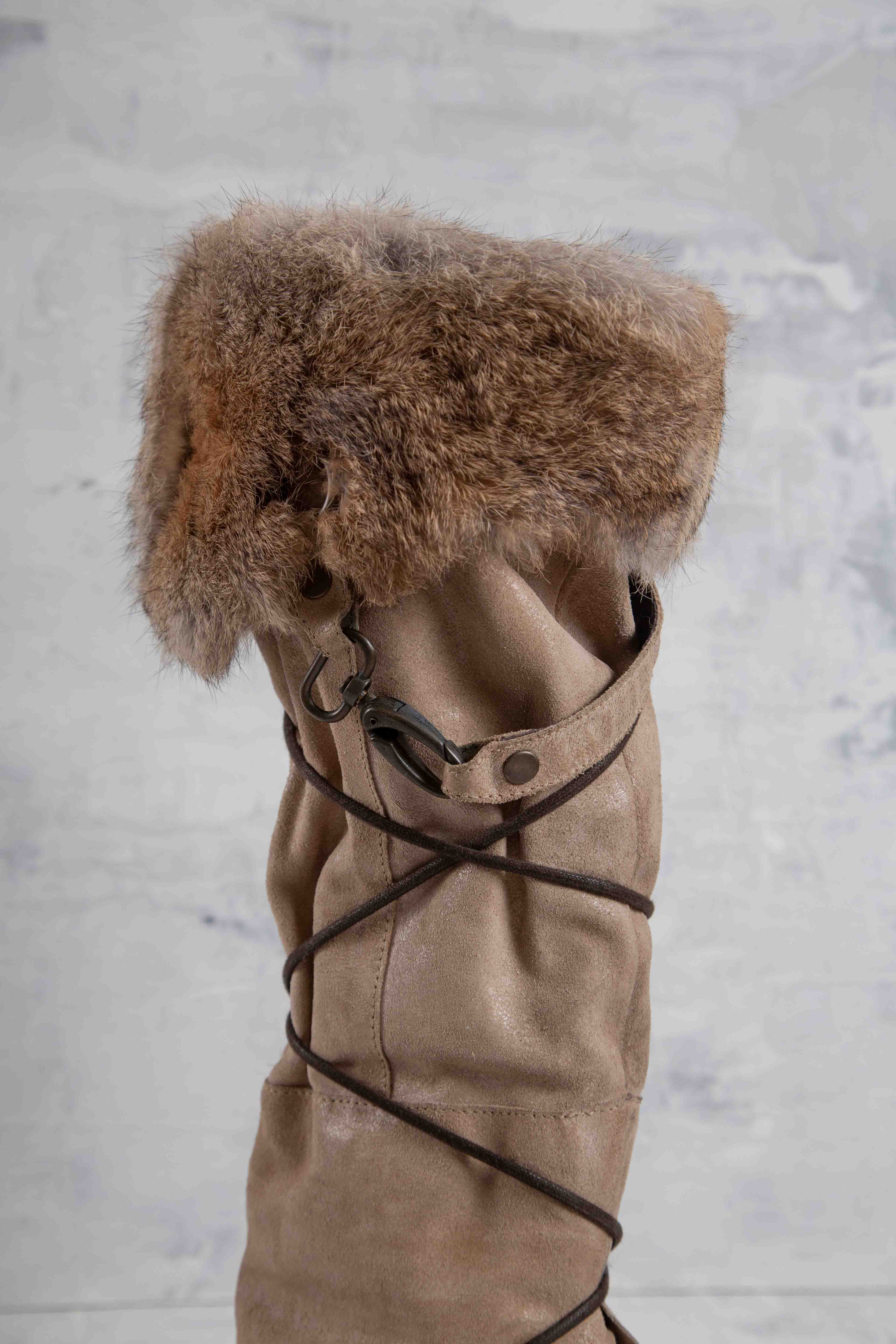 LACE-UP FUR KNEE LEATHER BOOTS