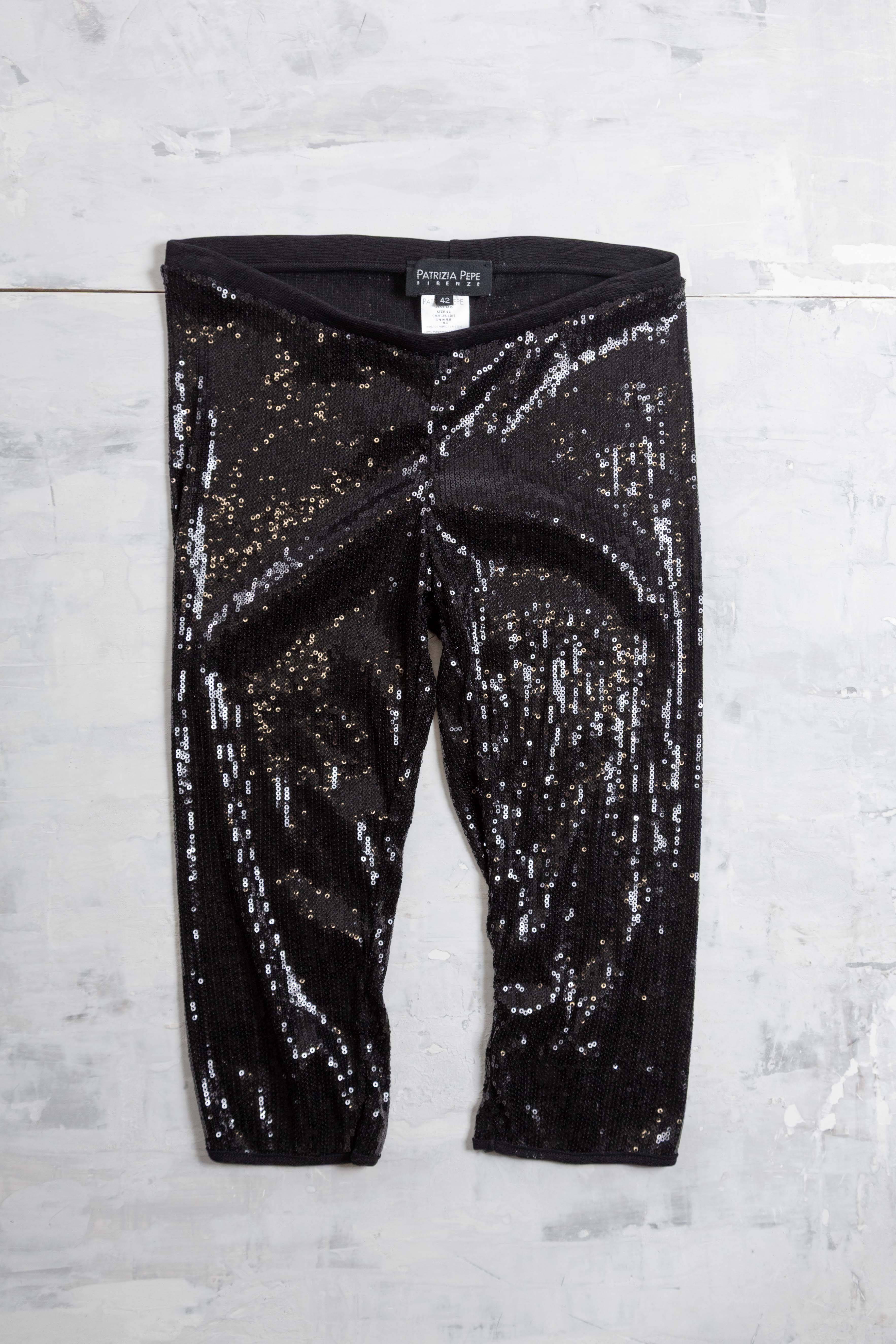 BLACK MESH SEQUINED CAPRIS
