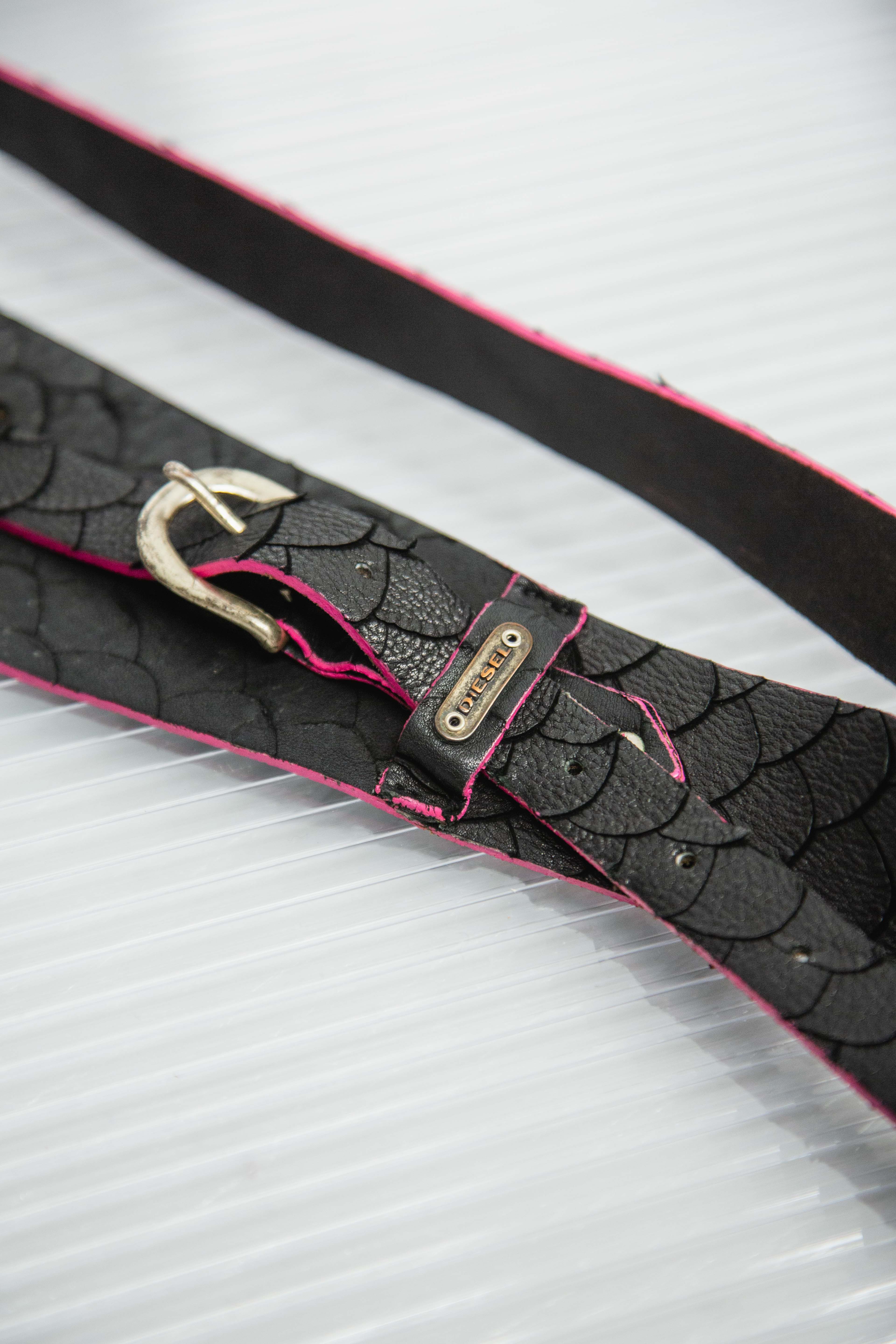 FISH SCALE PINK BLACK LEATHER BELT