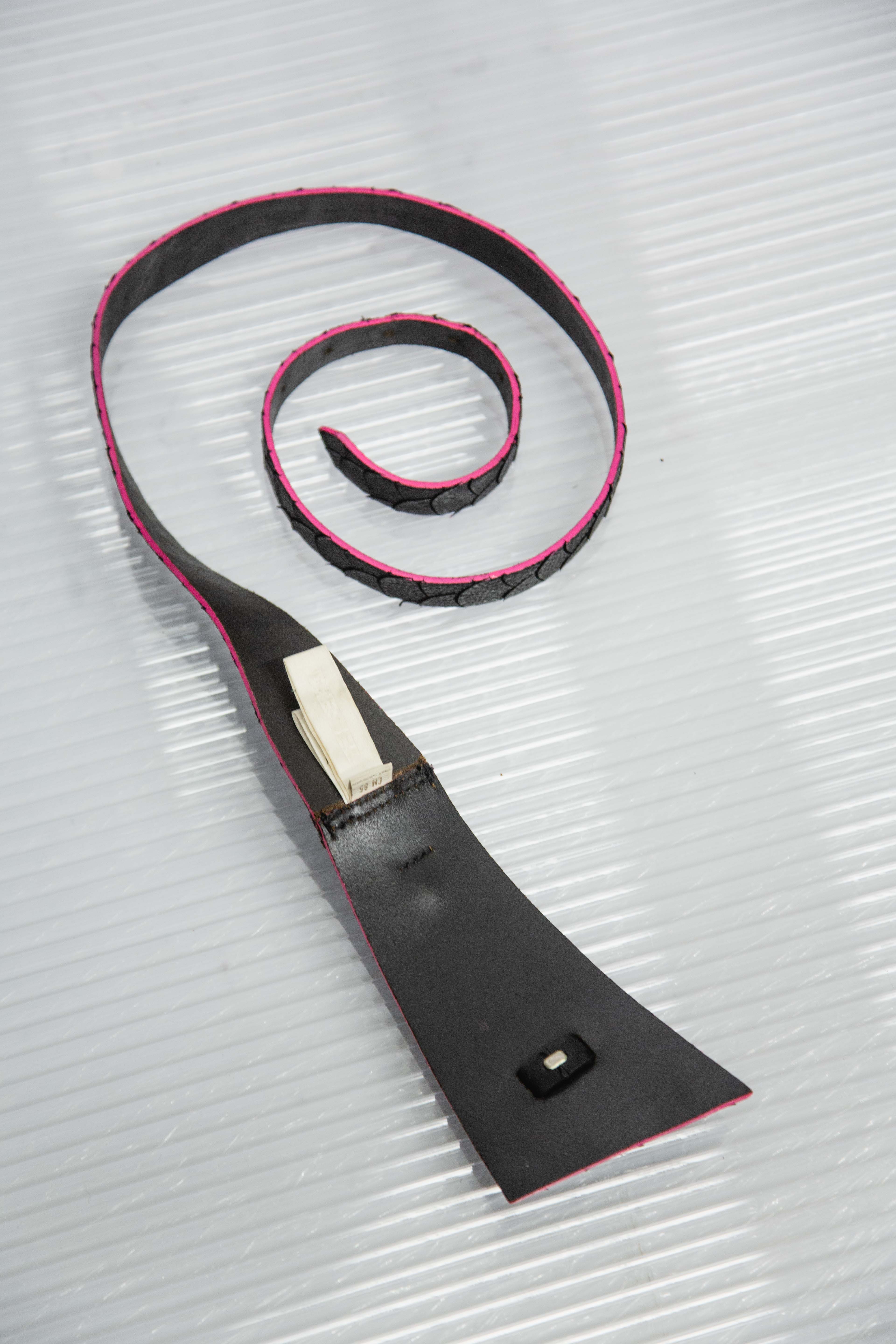 FISH SCALE PINK BLACK LEATHER BELT