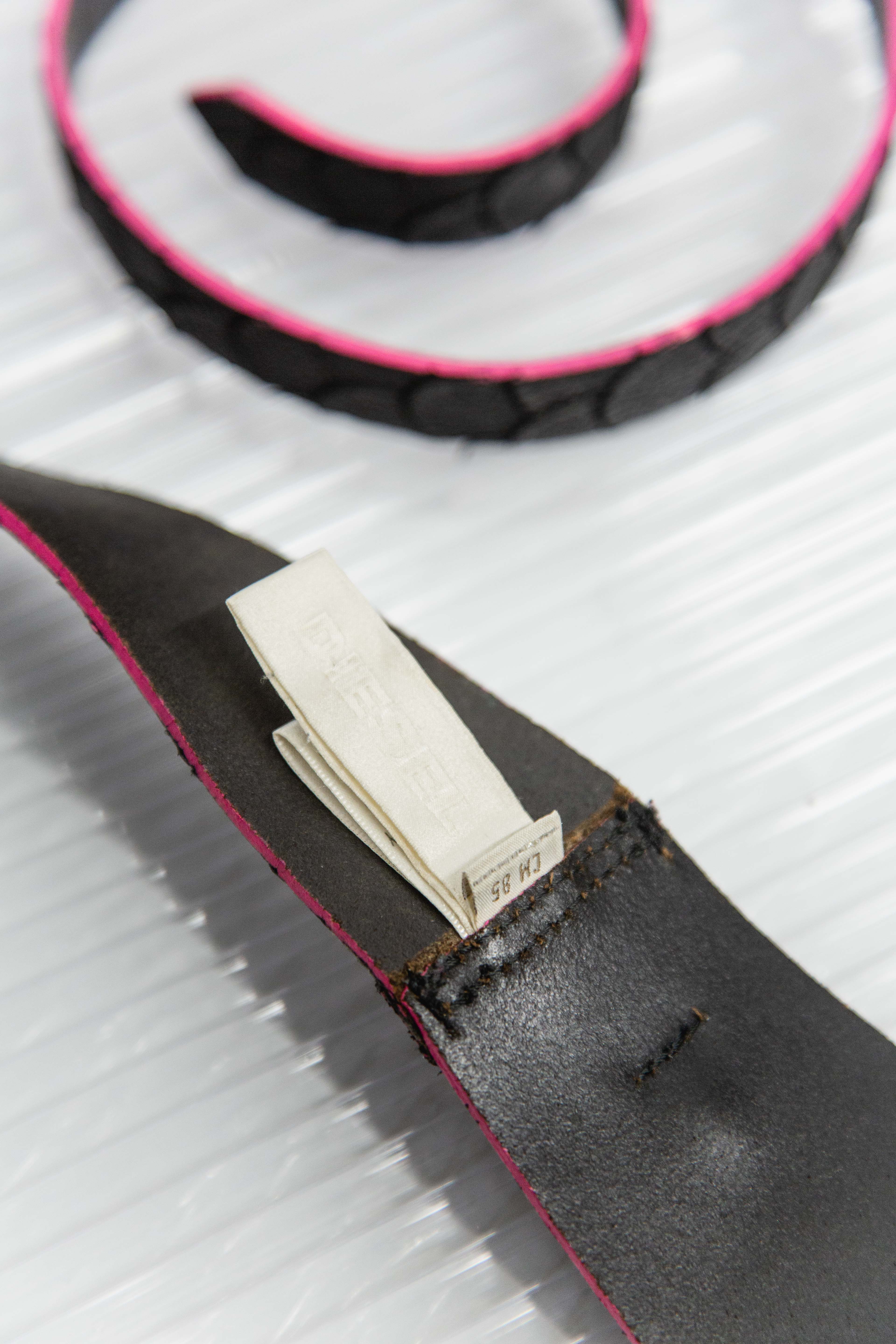 FISH SCALE PINK BLACK LEATHER BELT