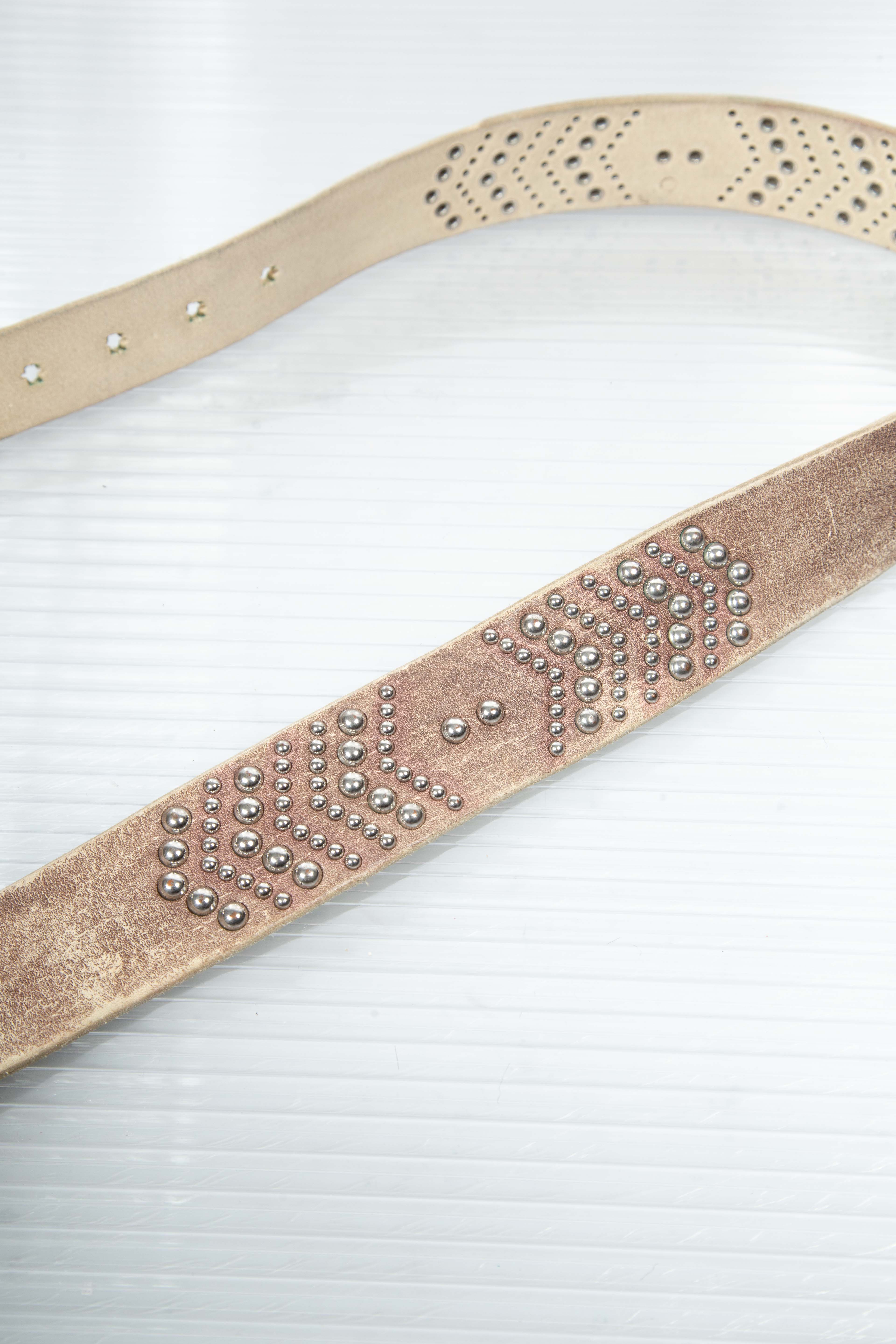 STUDDED WASHED LEATHER BELT