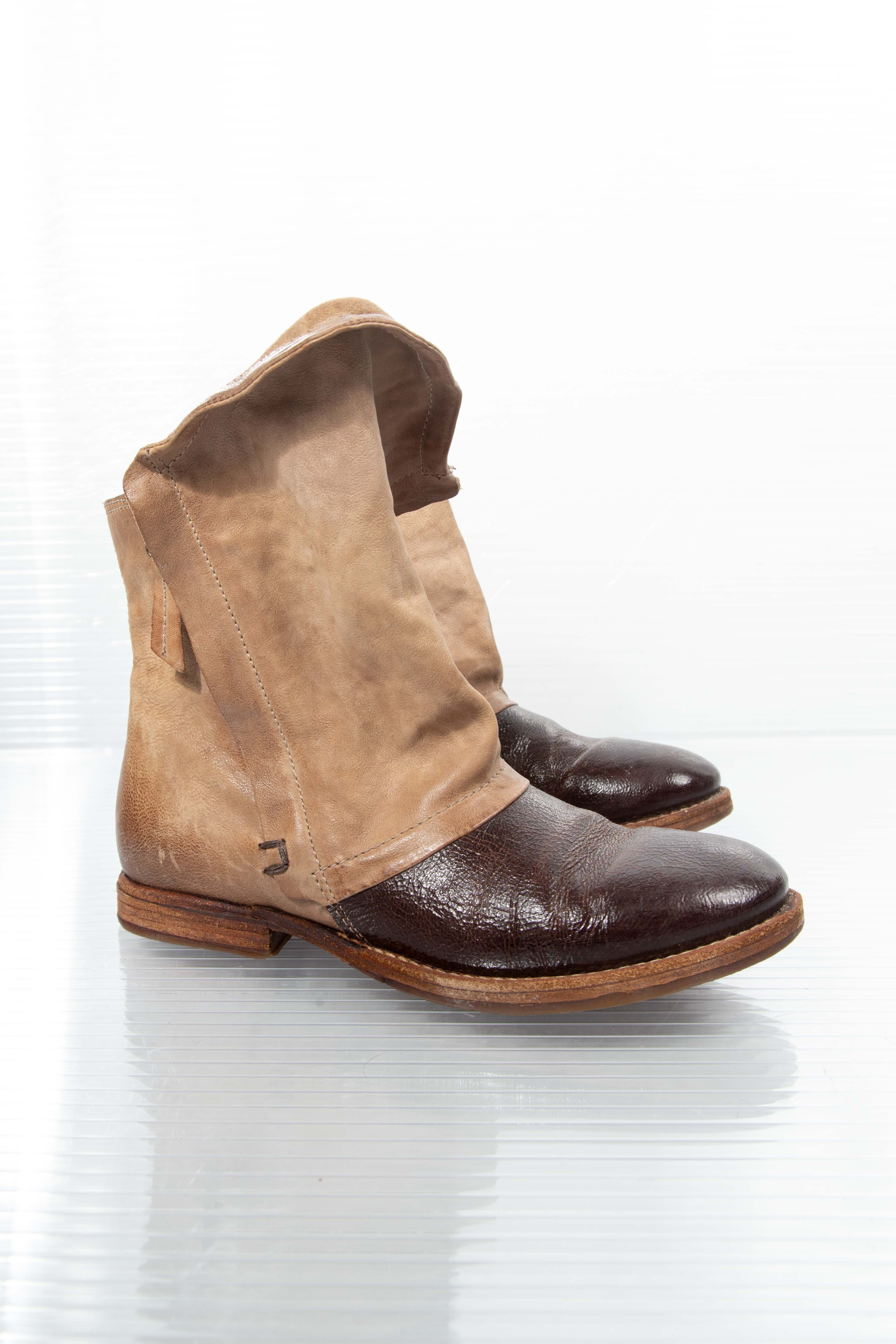 SOFT LEATHER ZIPPED BOOTS