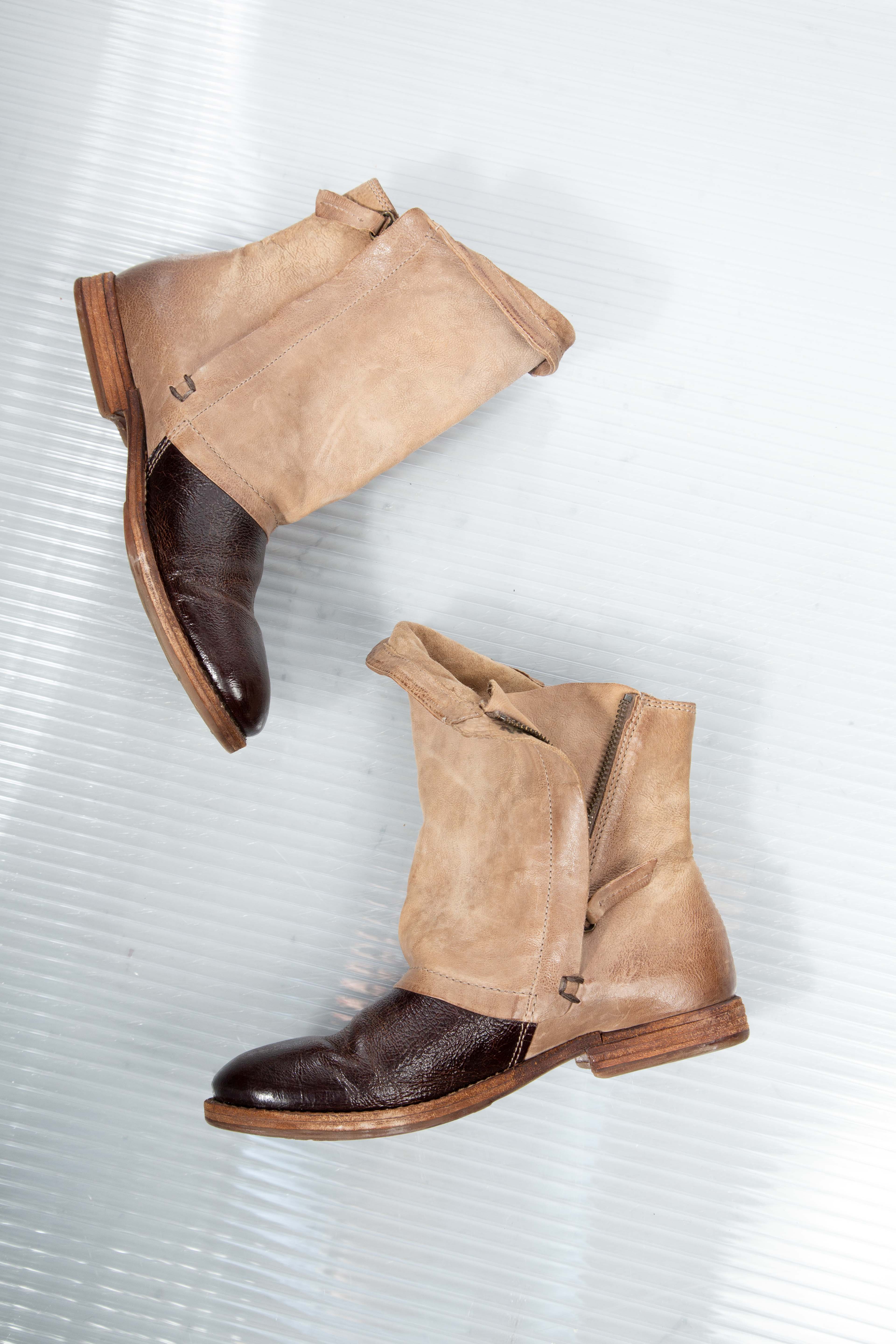 SOFT LEATHER ZIPPED BOOTS