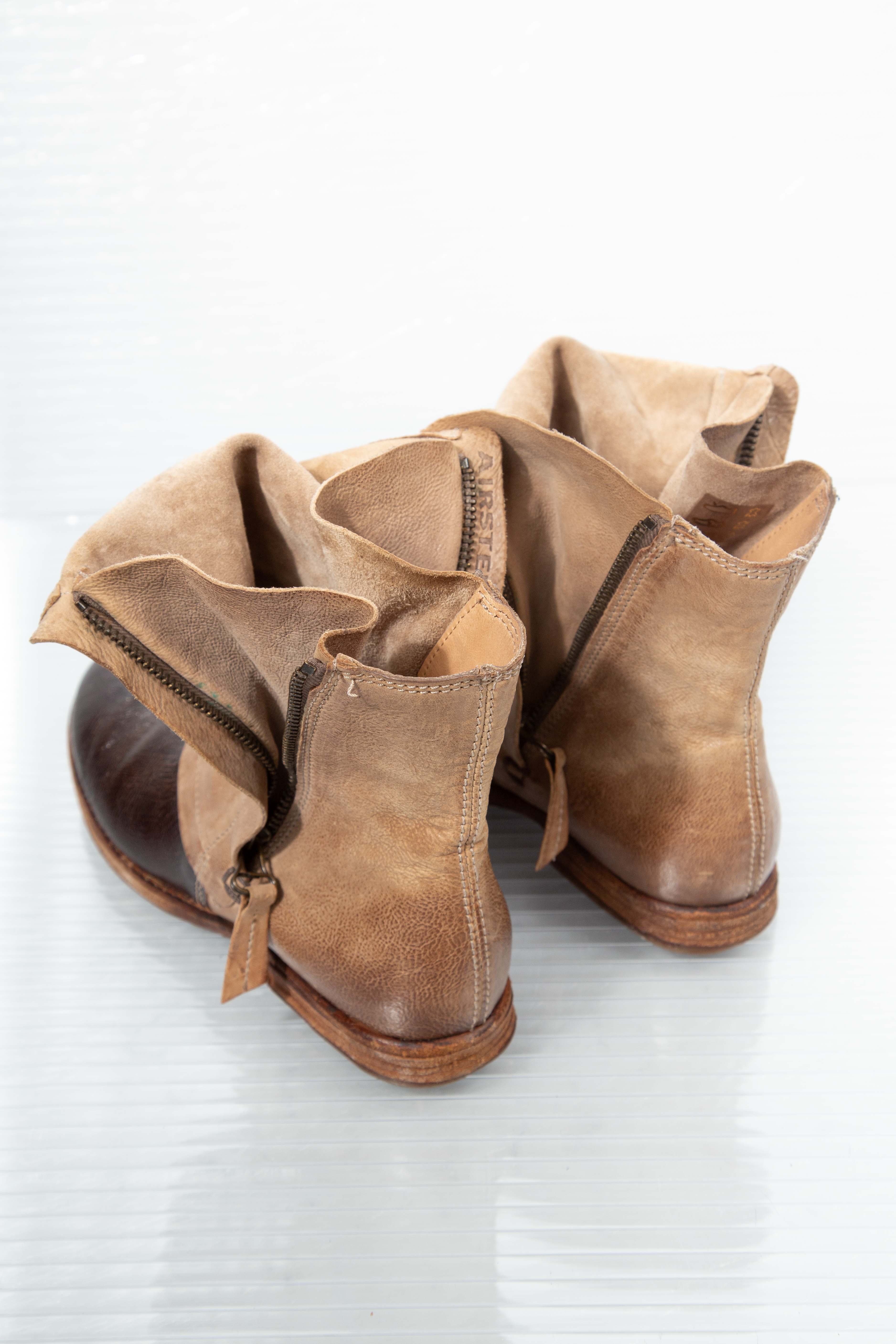 SOFT LEATHER ZIPPED BOOTS