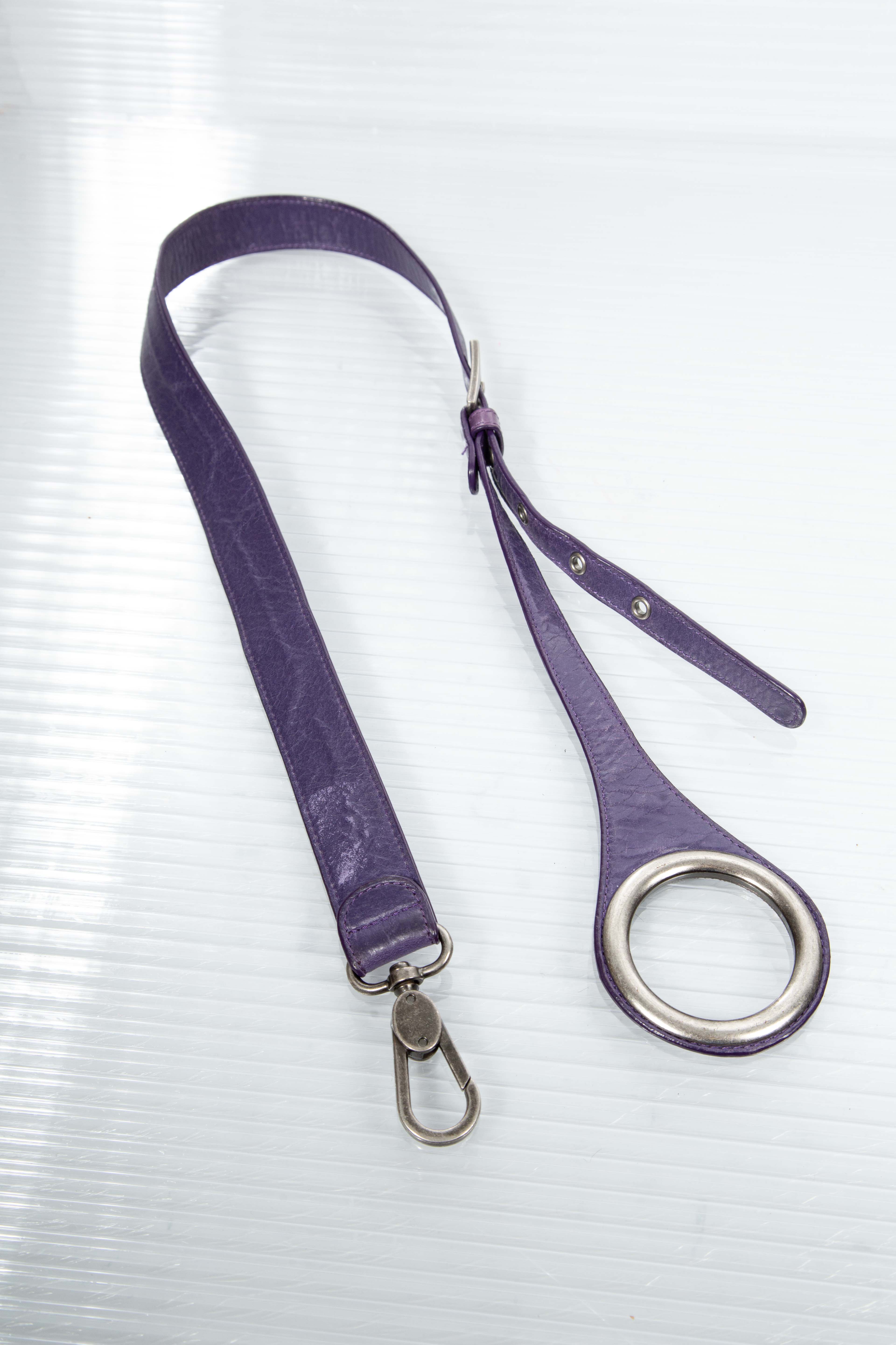 PURPLE LOOP BUCKLED LEATHER BELT