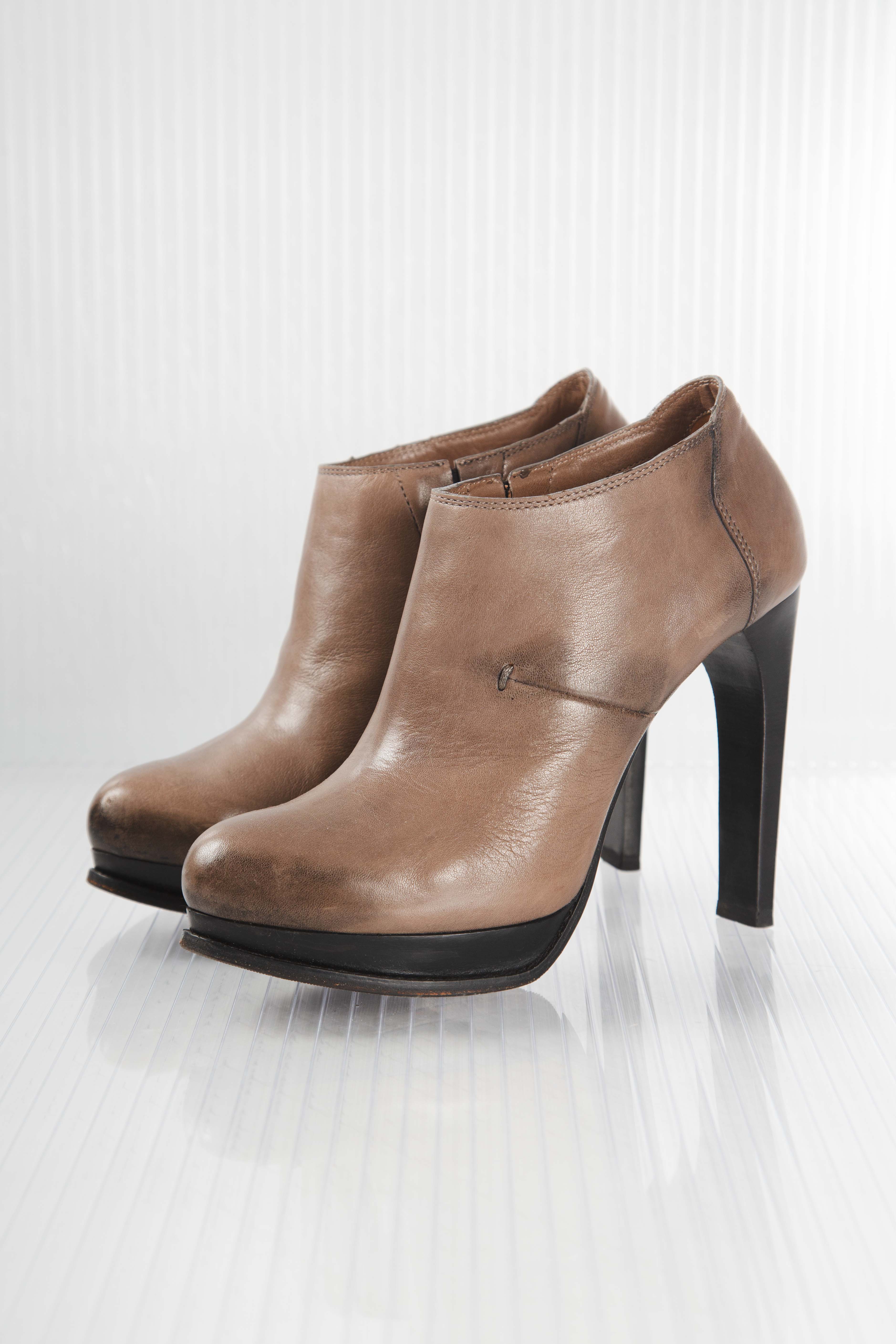 BROWN WASHED LEATHER HEELS