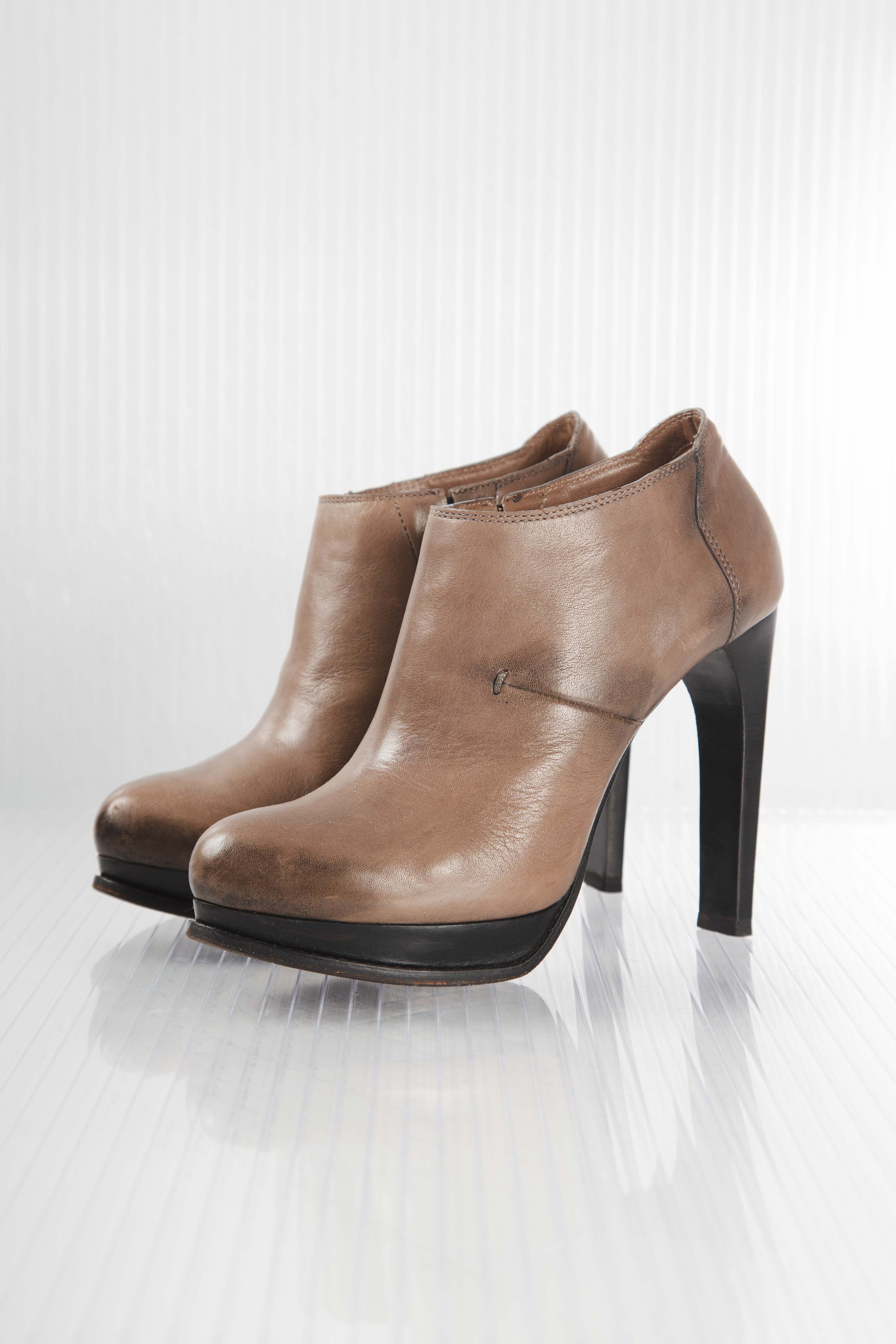 BROWN WASHED LEATHER HEELS