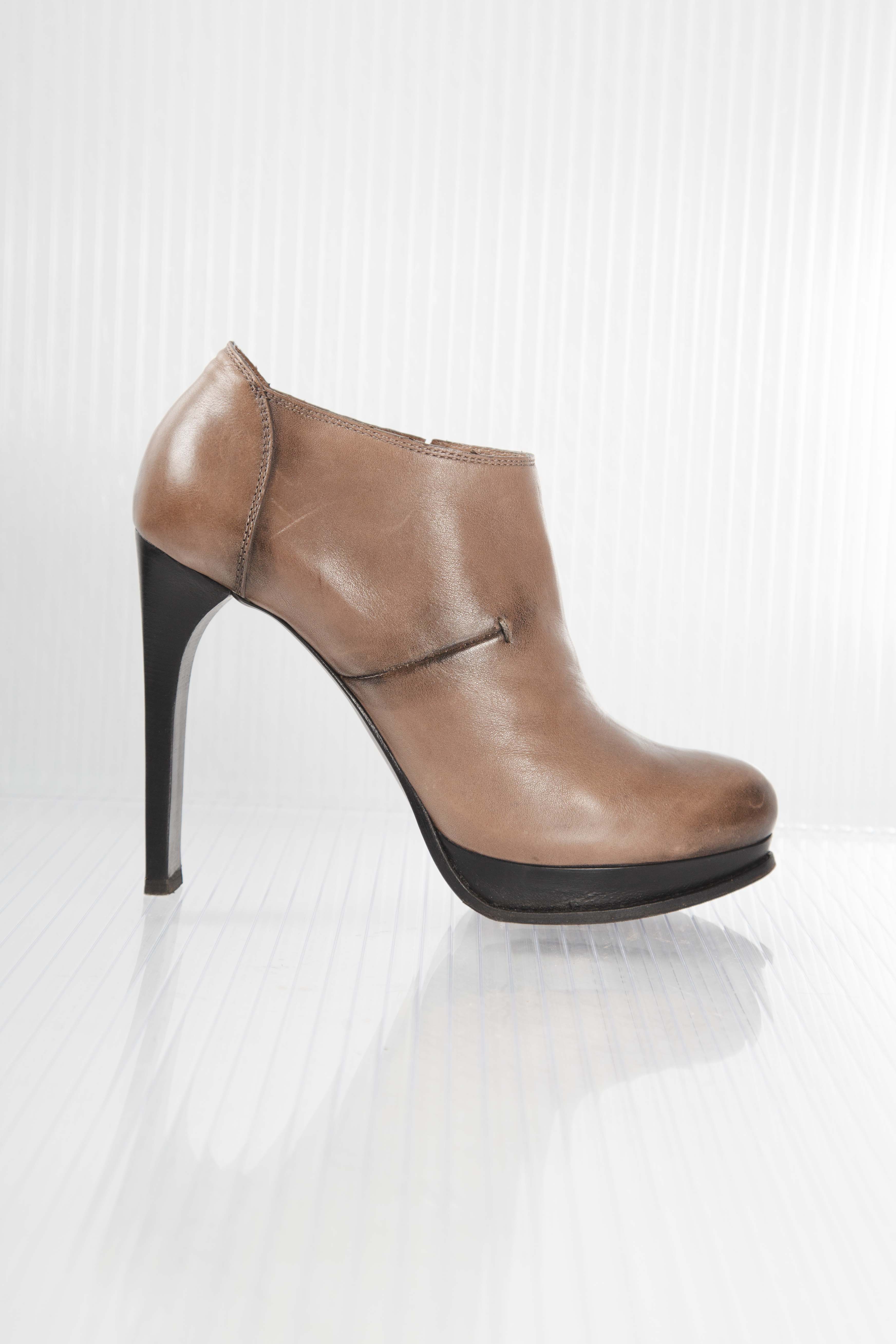 BROWN WASHED LEATHER HEELS