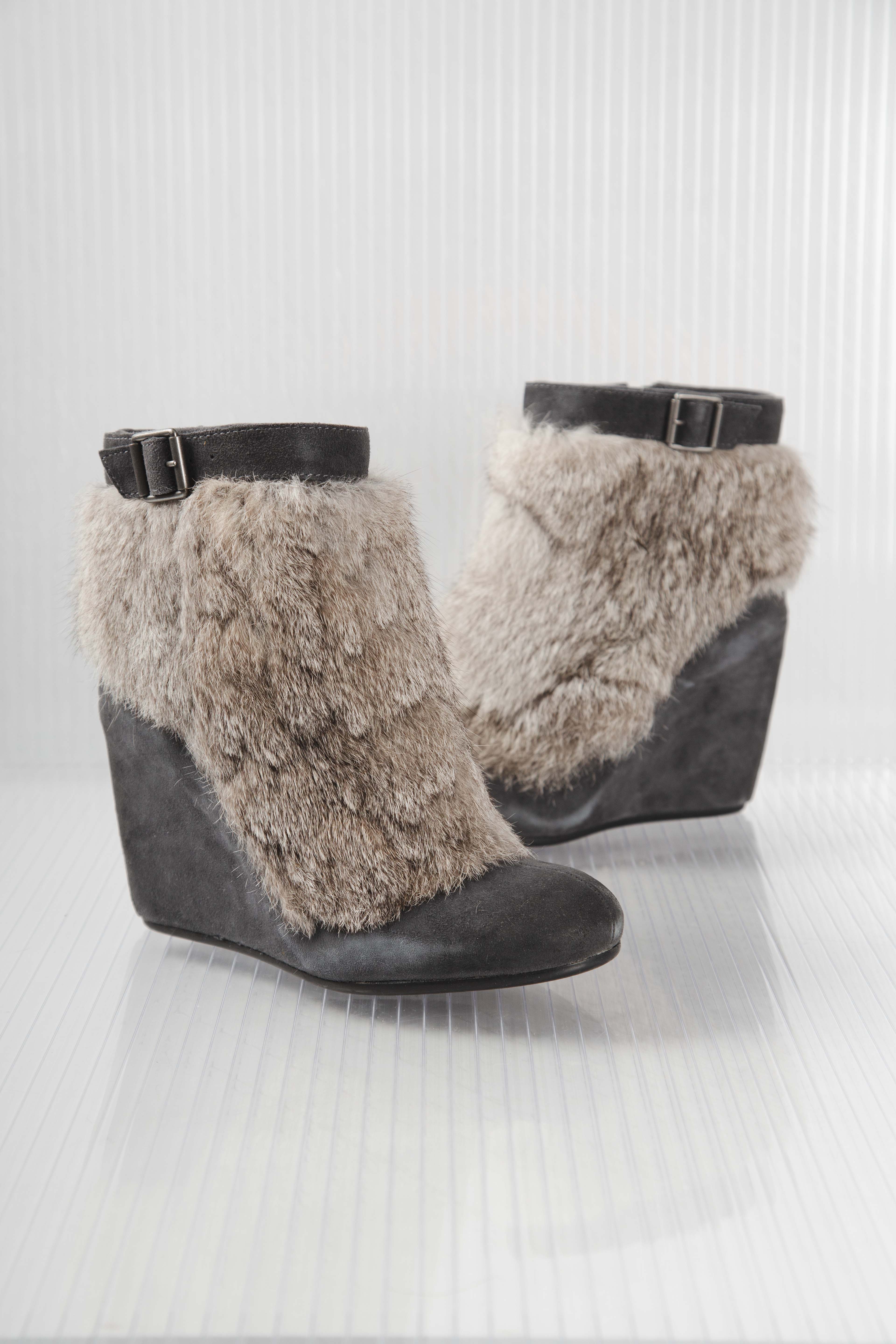 DARK BLUE LEATHER FUR WEDGES