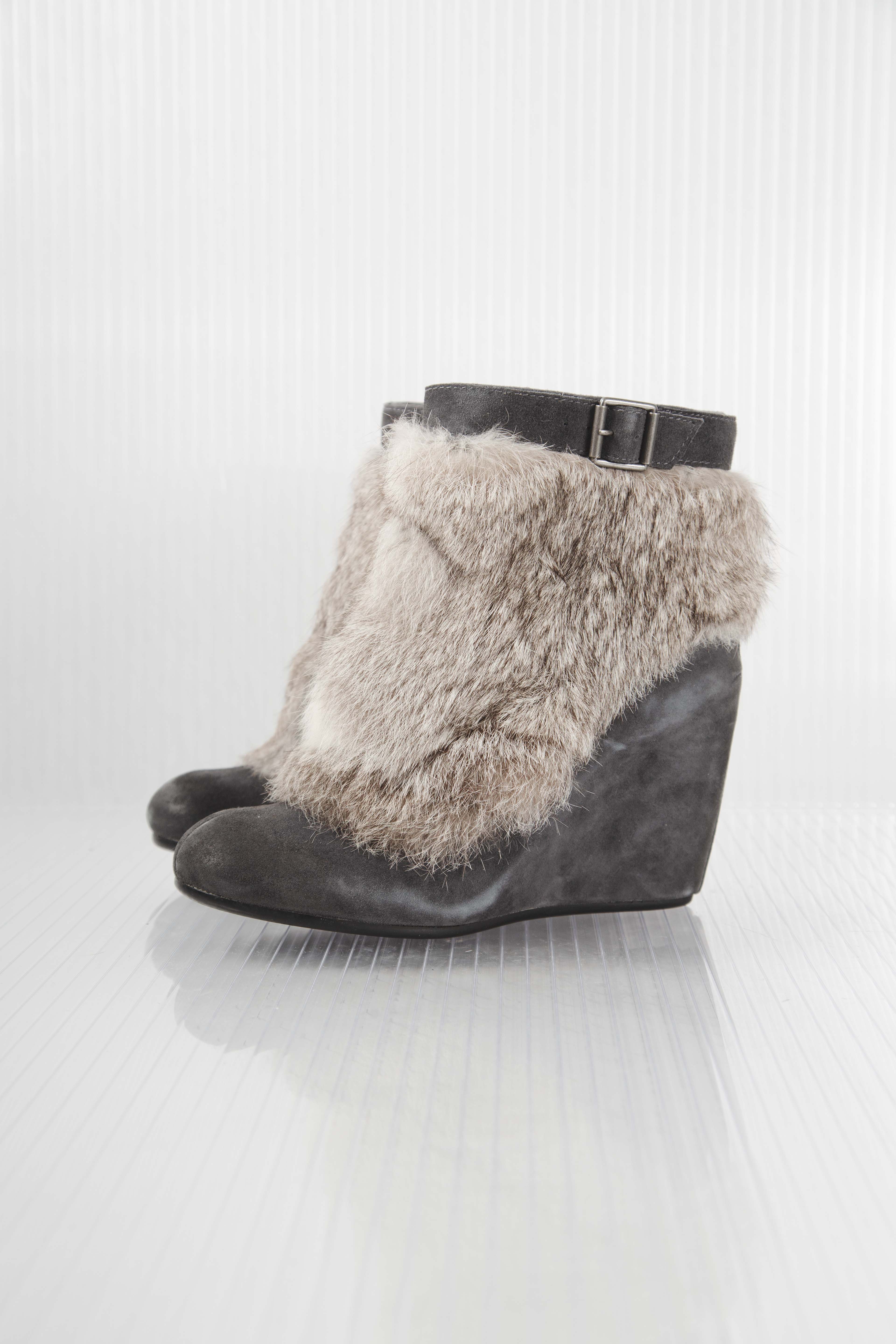 DARK BLUE LEATHER FUR WEDGES