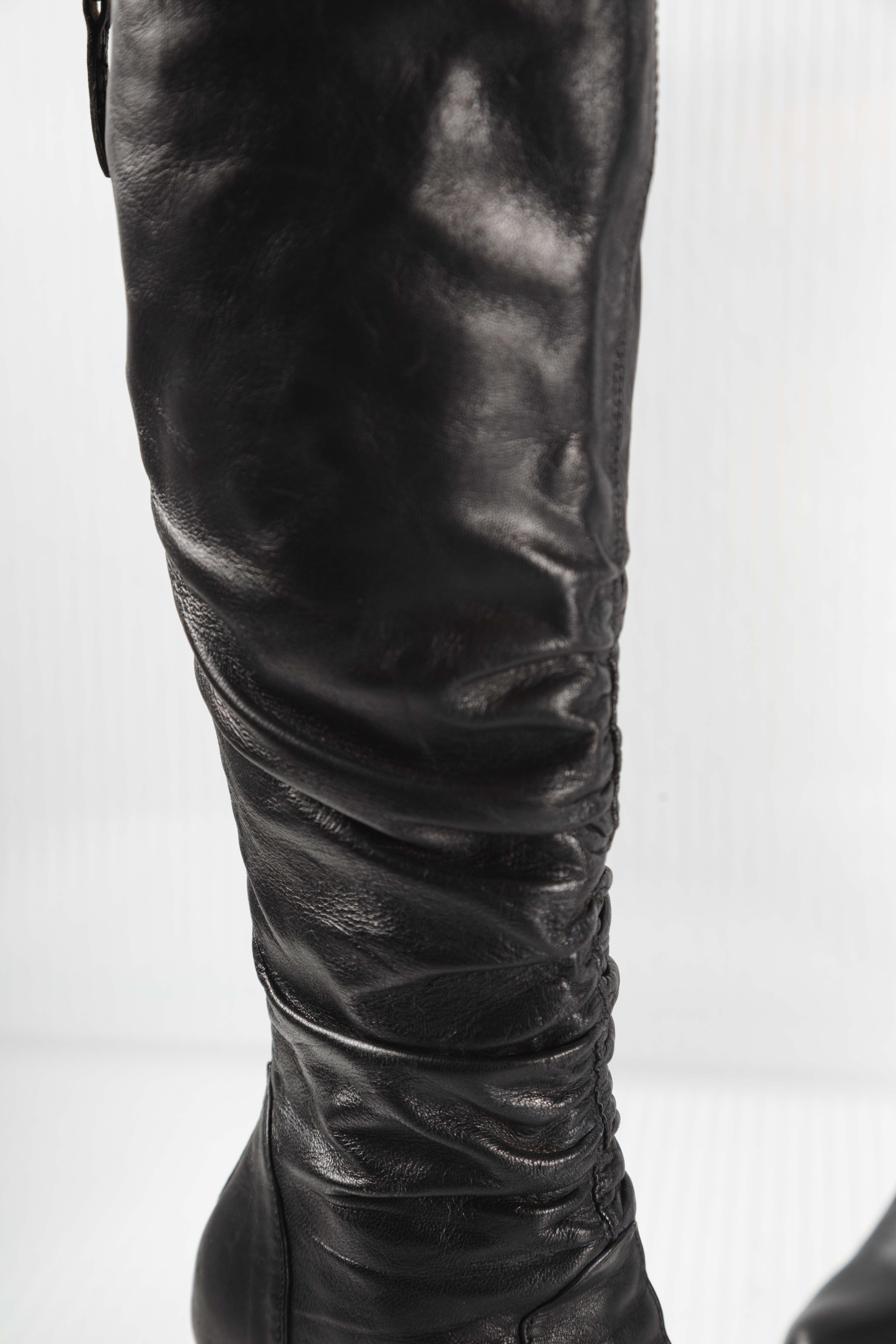 RUCHED LEATHER WEDGES KNEE BOOTS
