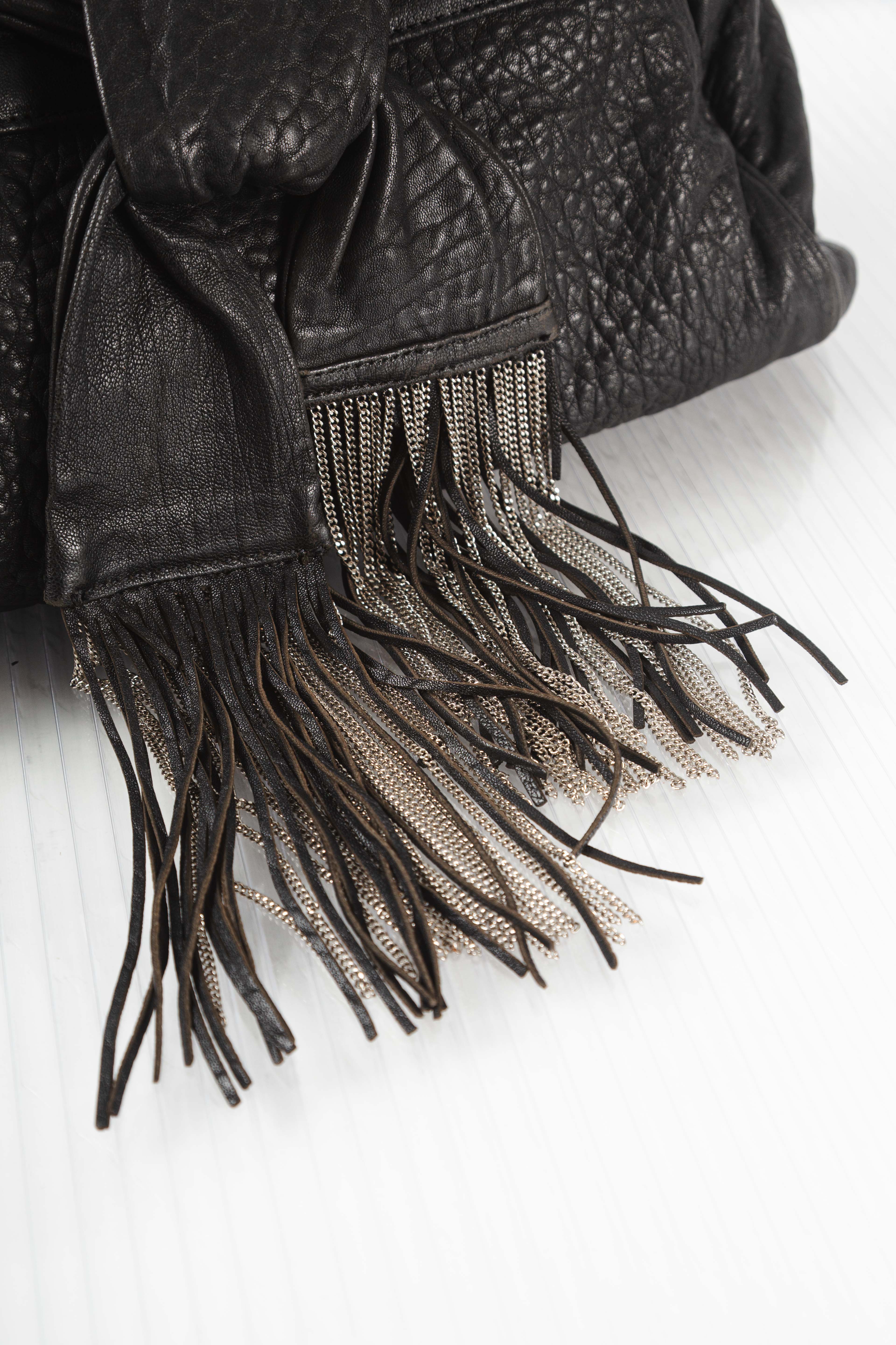 BLACK BOW CHAINED HANDLEBAG