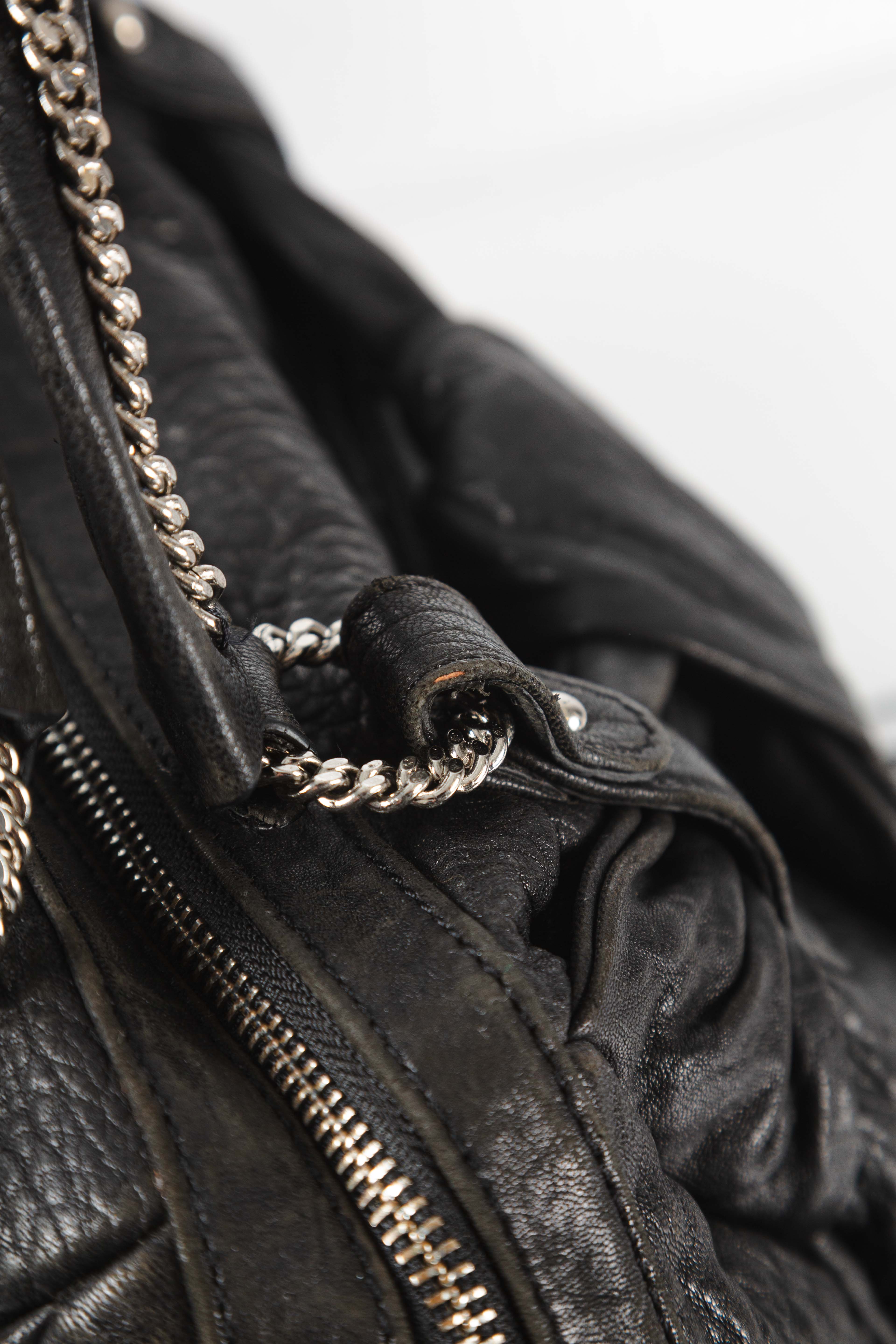 BLACK BOW CHAINED HANDLEBAG