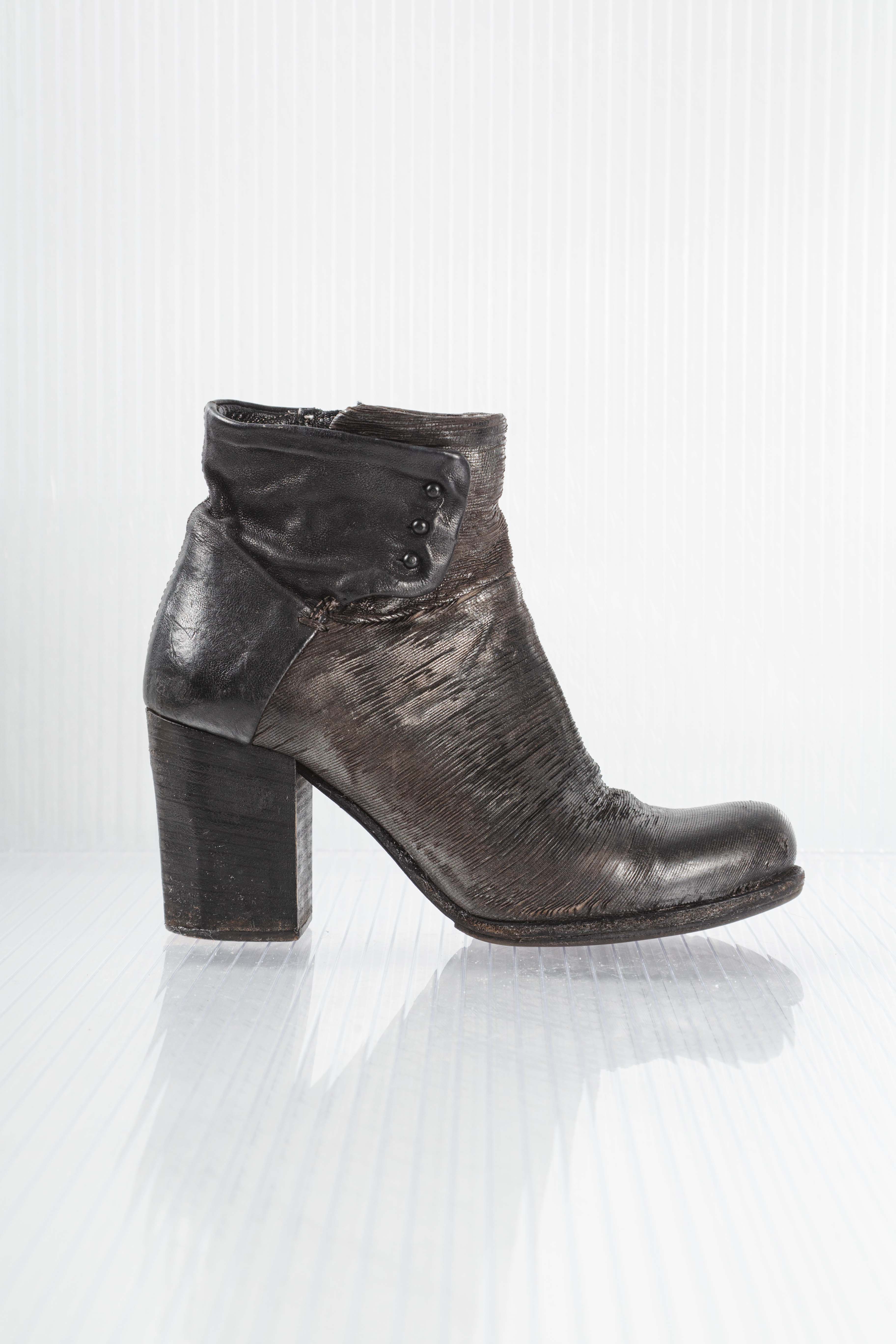 DARK GREY DISTRESSED BOOTS