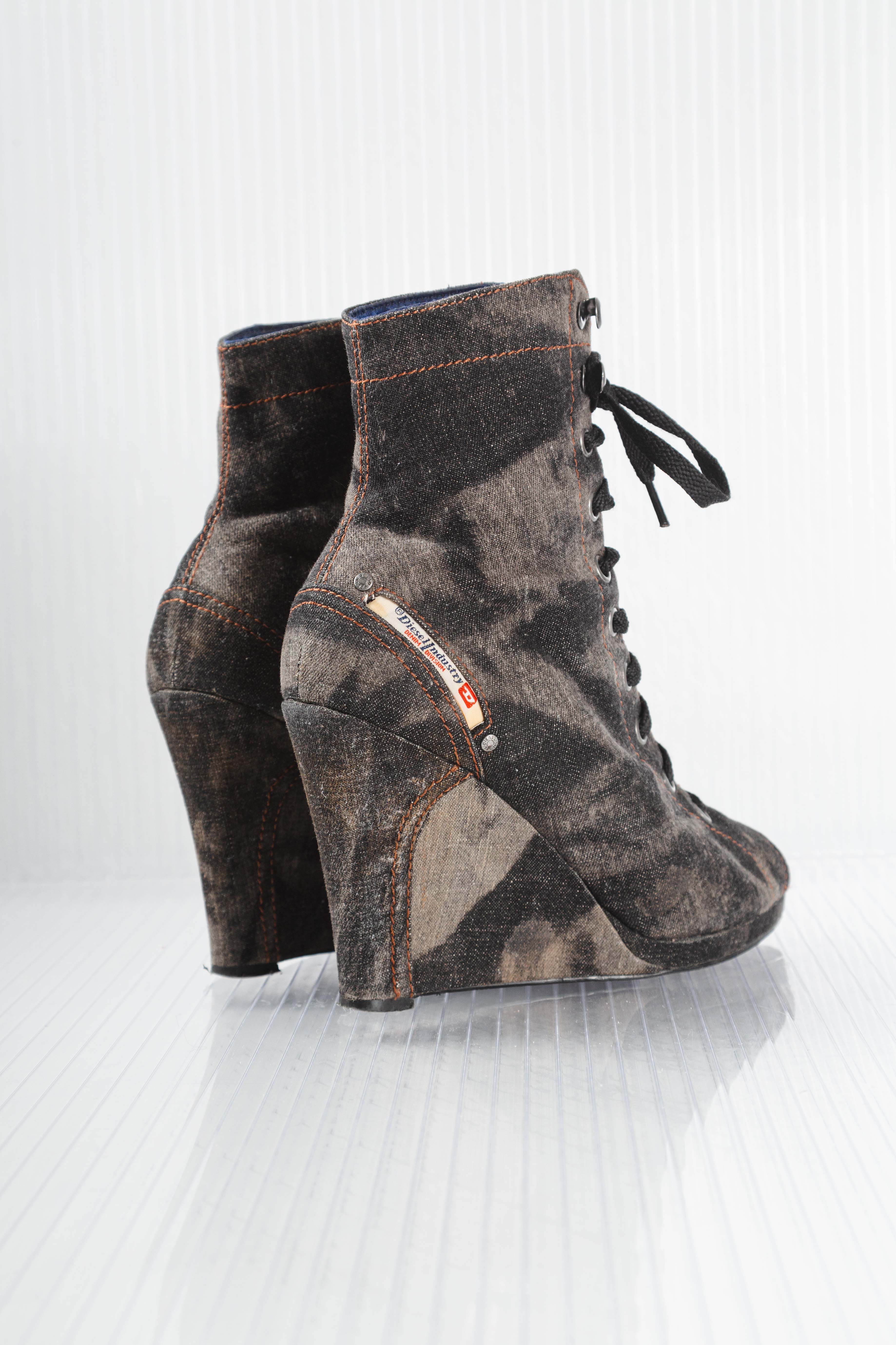 OPEN TOE LACED WEDGES