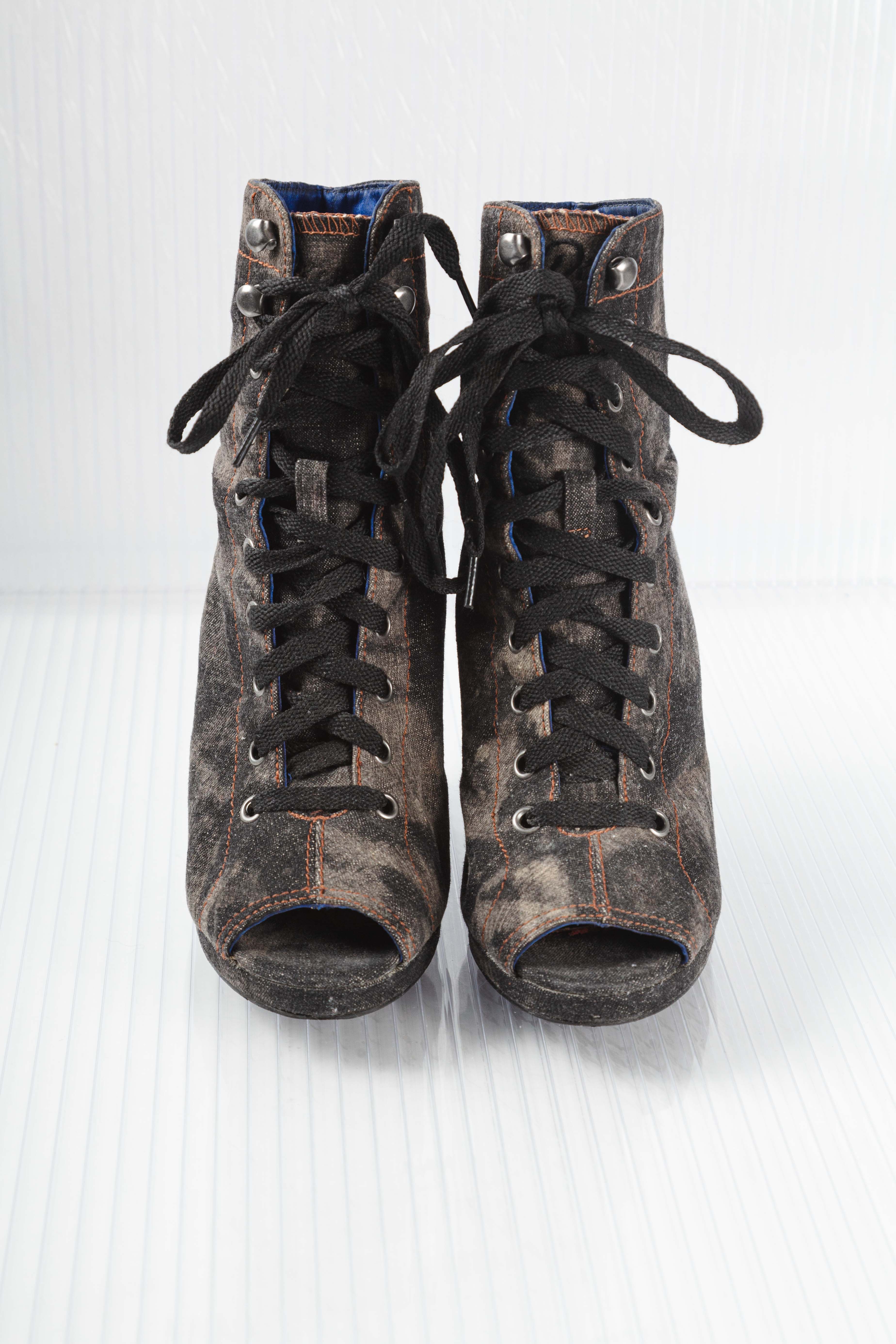 OPEN TOE LACED WEDGES