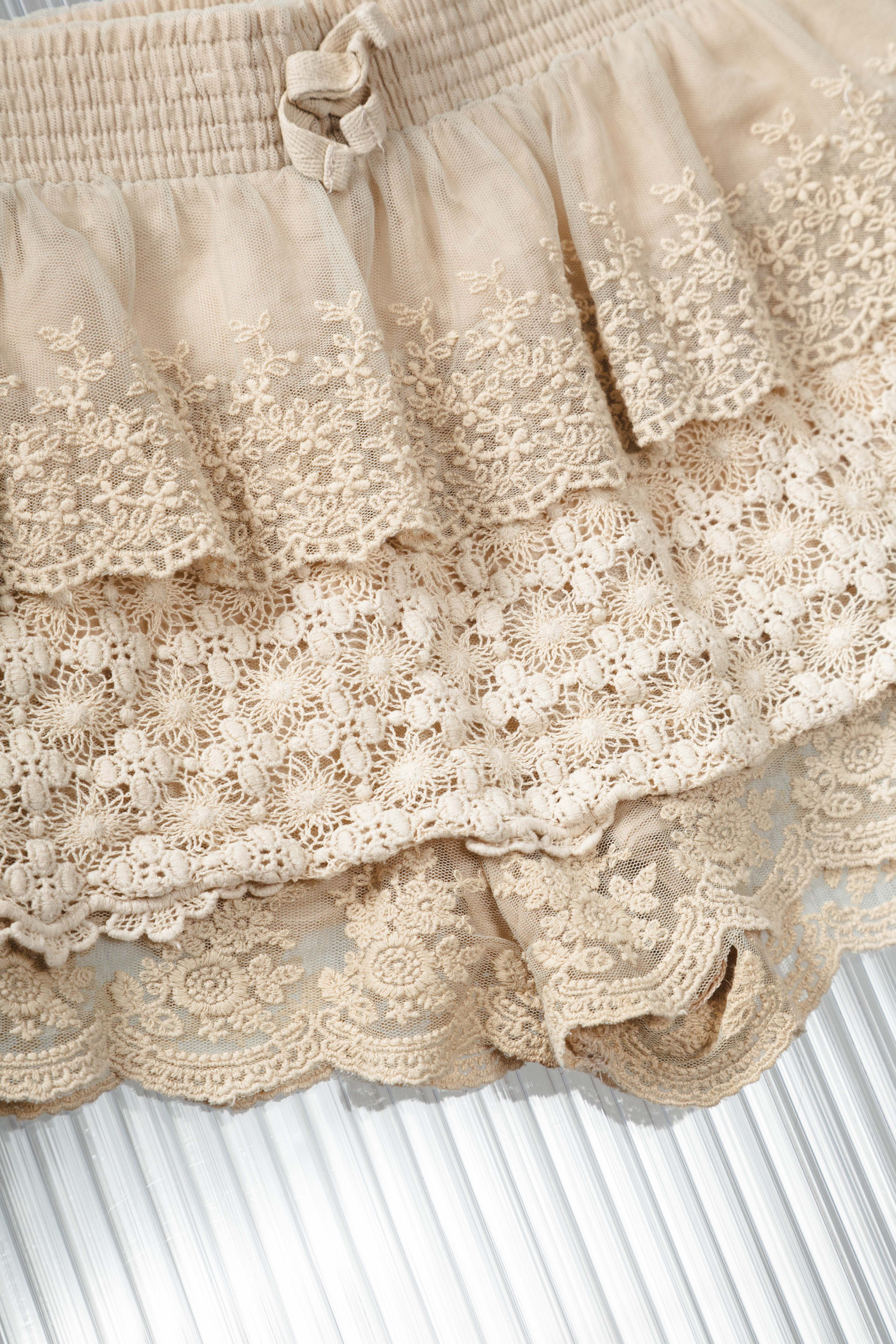 ROMANTIC LACE LAYERED SHORTS