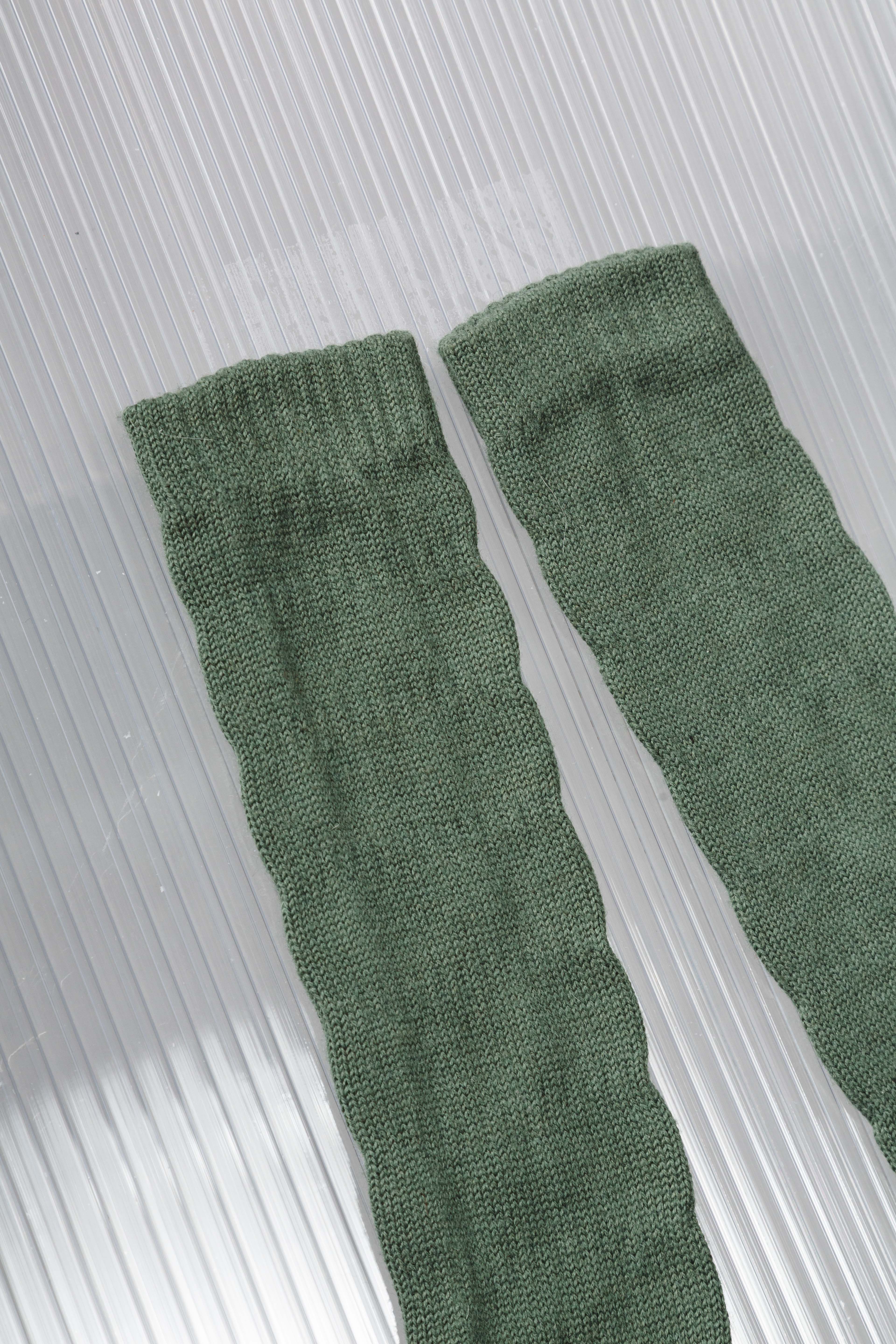 GREEN DISTRESSED GLOVES