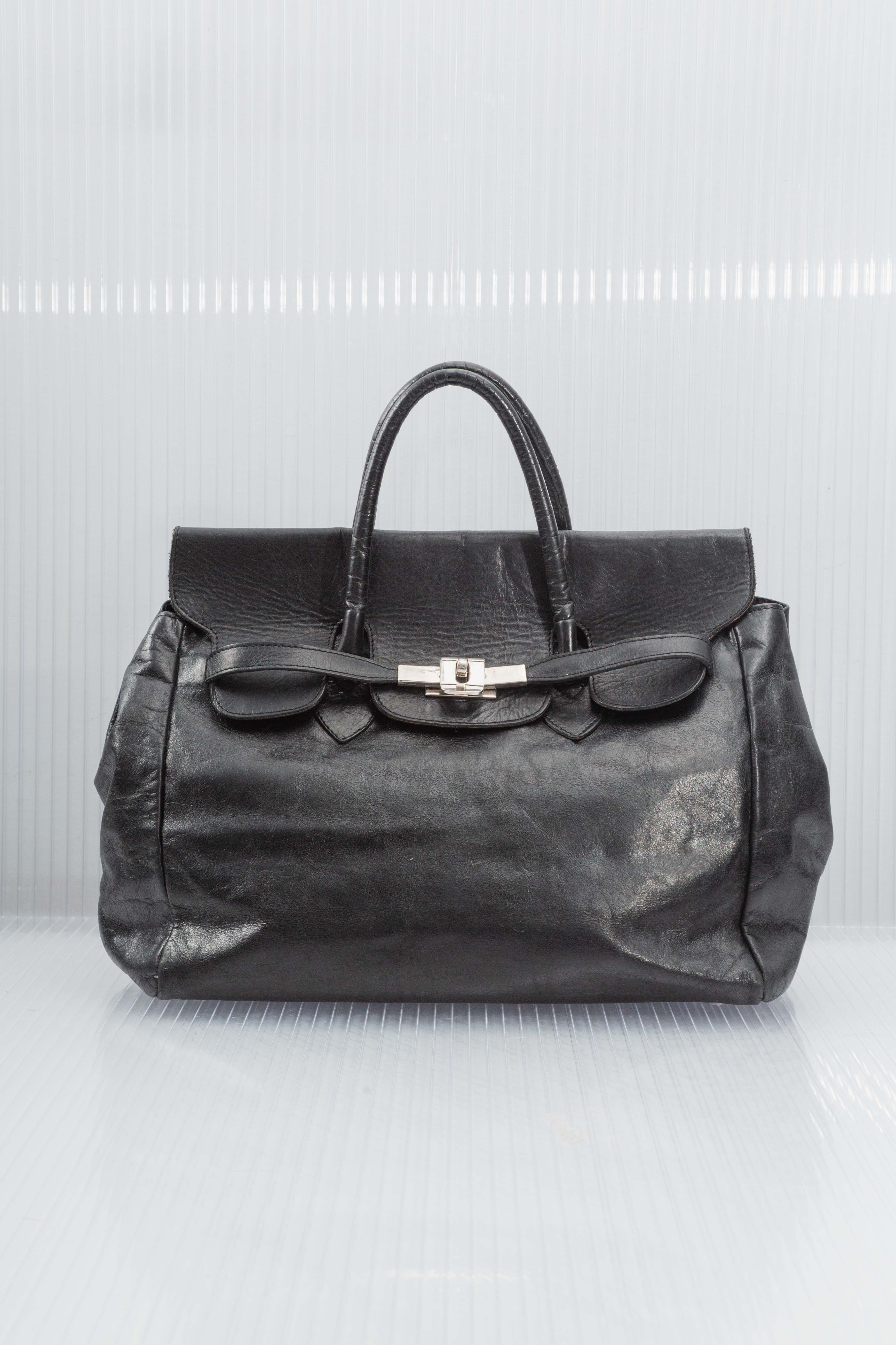 BLACK FIRKIN SOFT LEATHER HANDBAG
