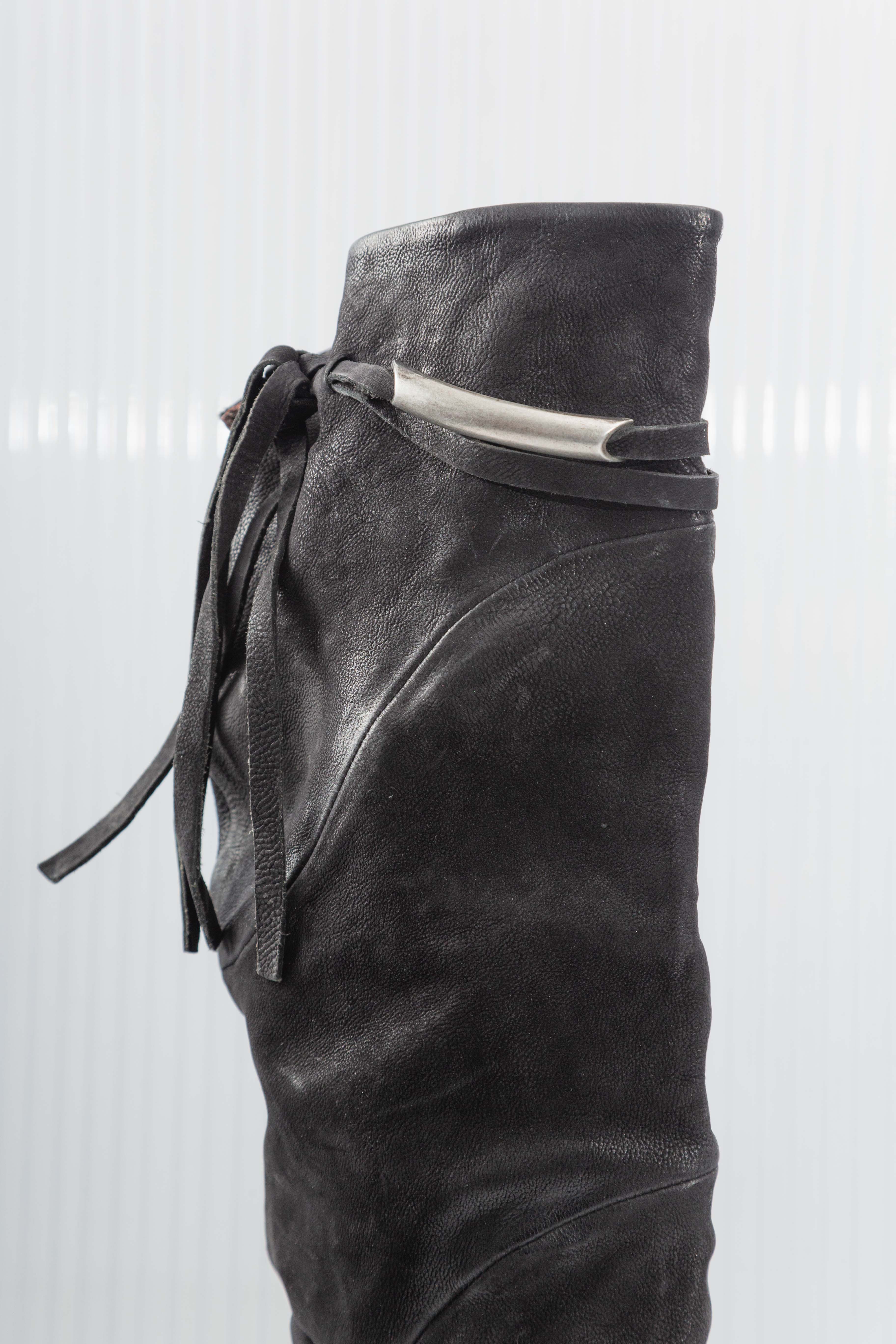 DISTRESSED BLACK KNEE-HIGH BOOTS