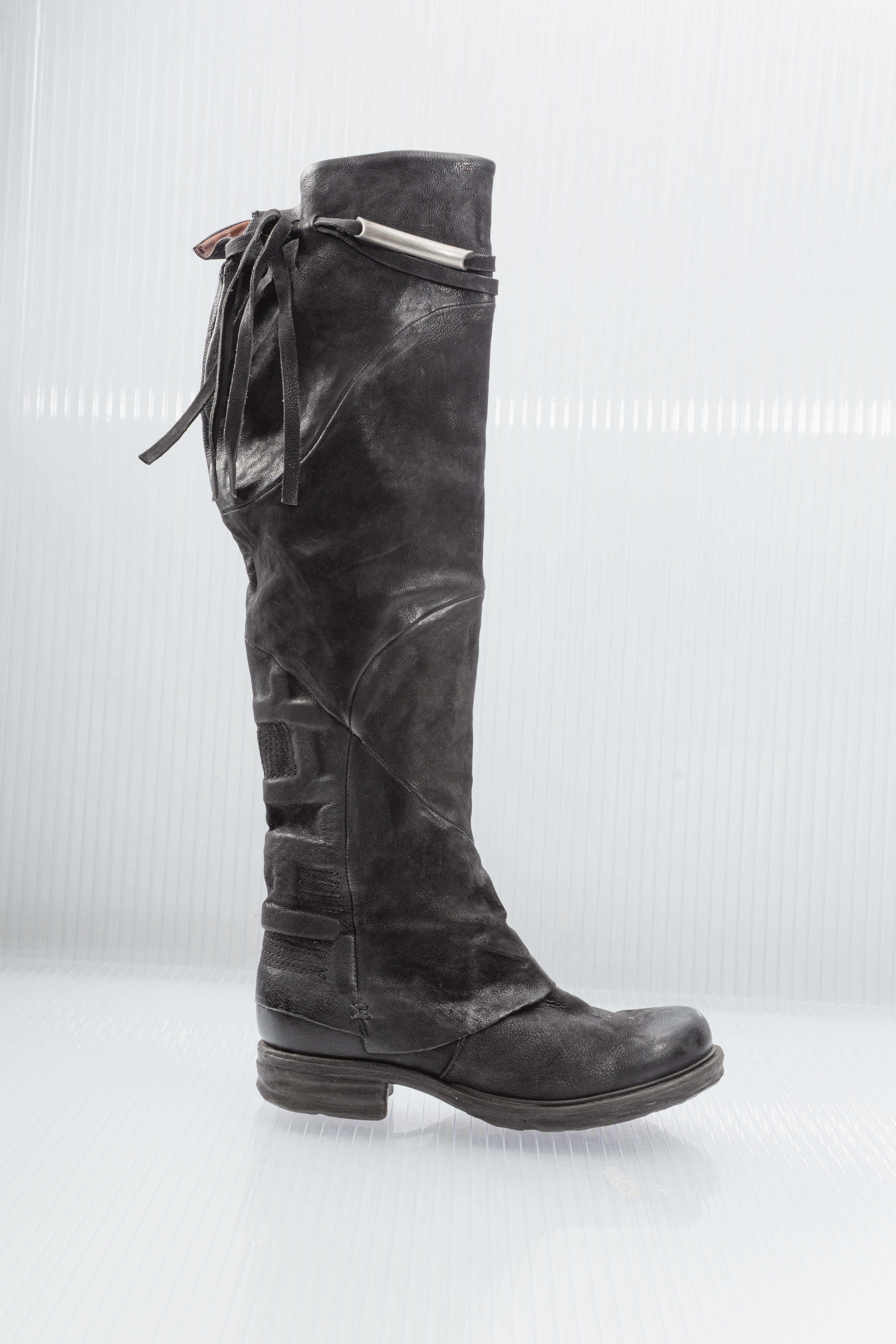 DISTRESSED BLACK KNEE-HIGH BOOTS