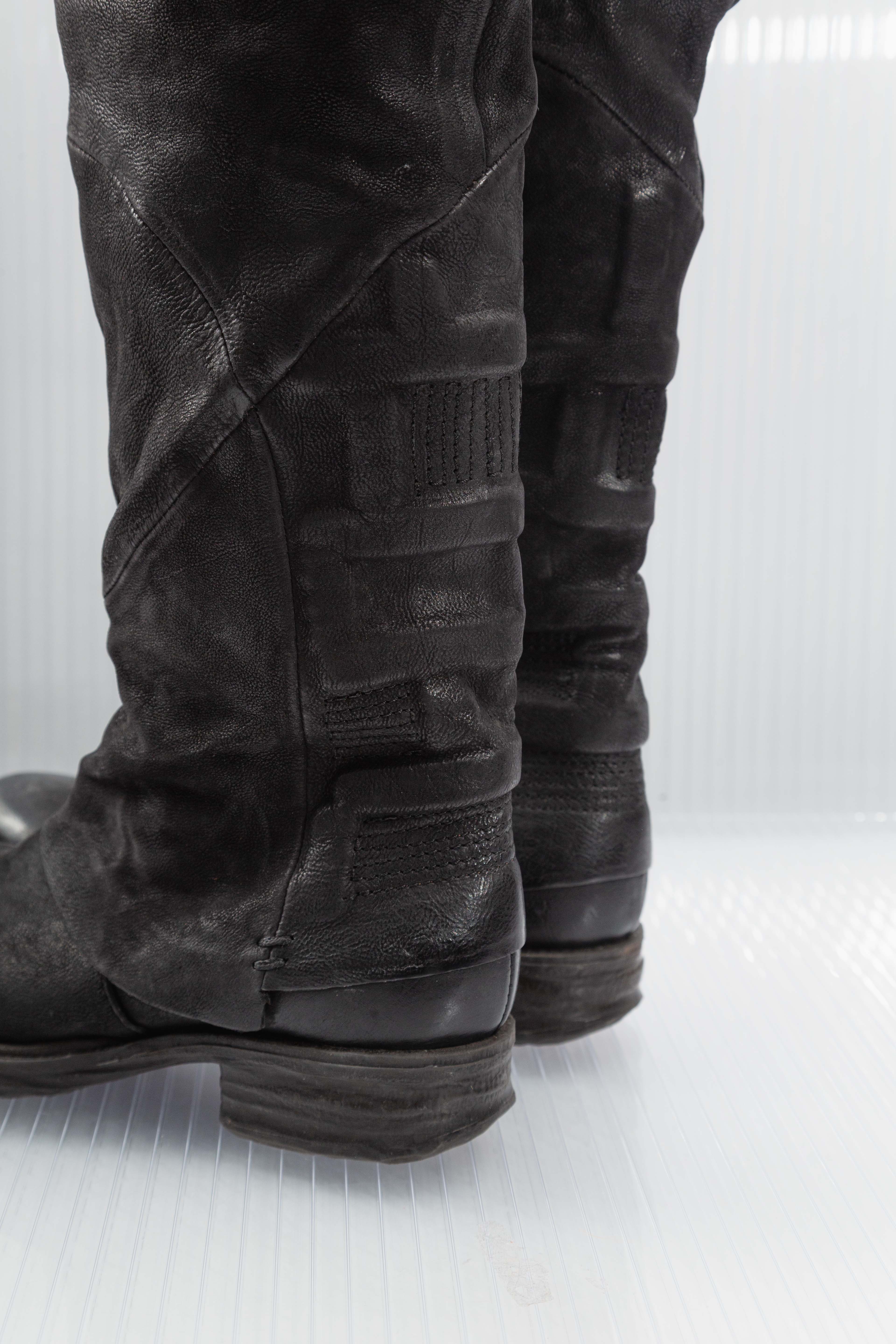 DISTRESSED BLACK KNEE-HIGH BOOTS