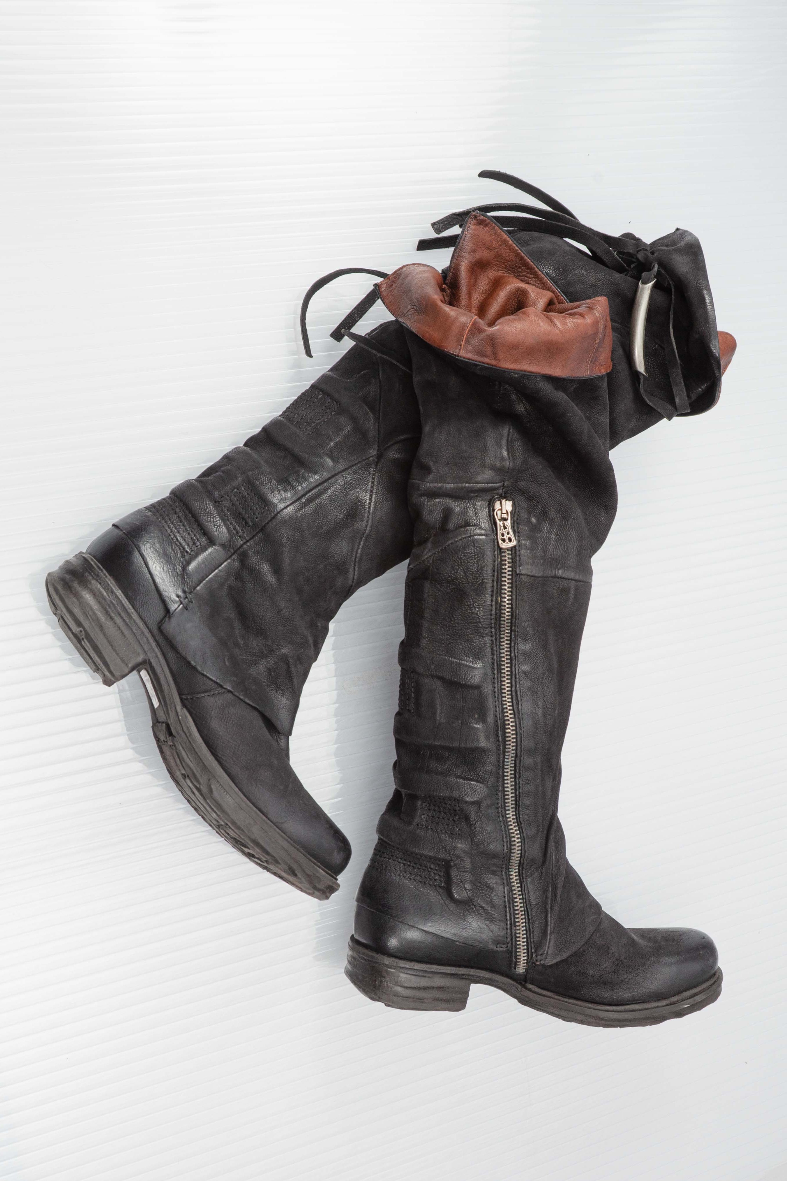 DISTRESSED BLACK KNEE-HIGH BOOTS