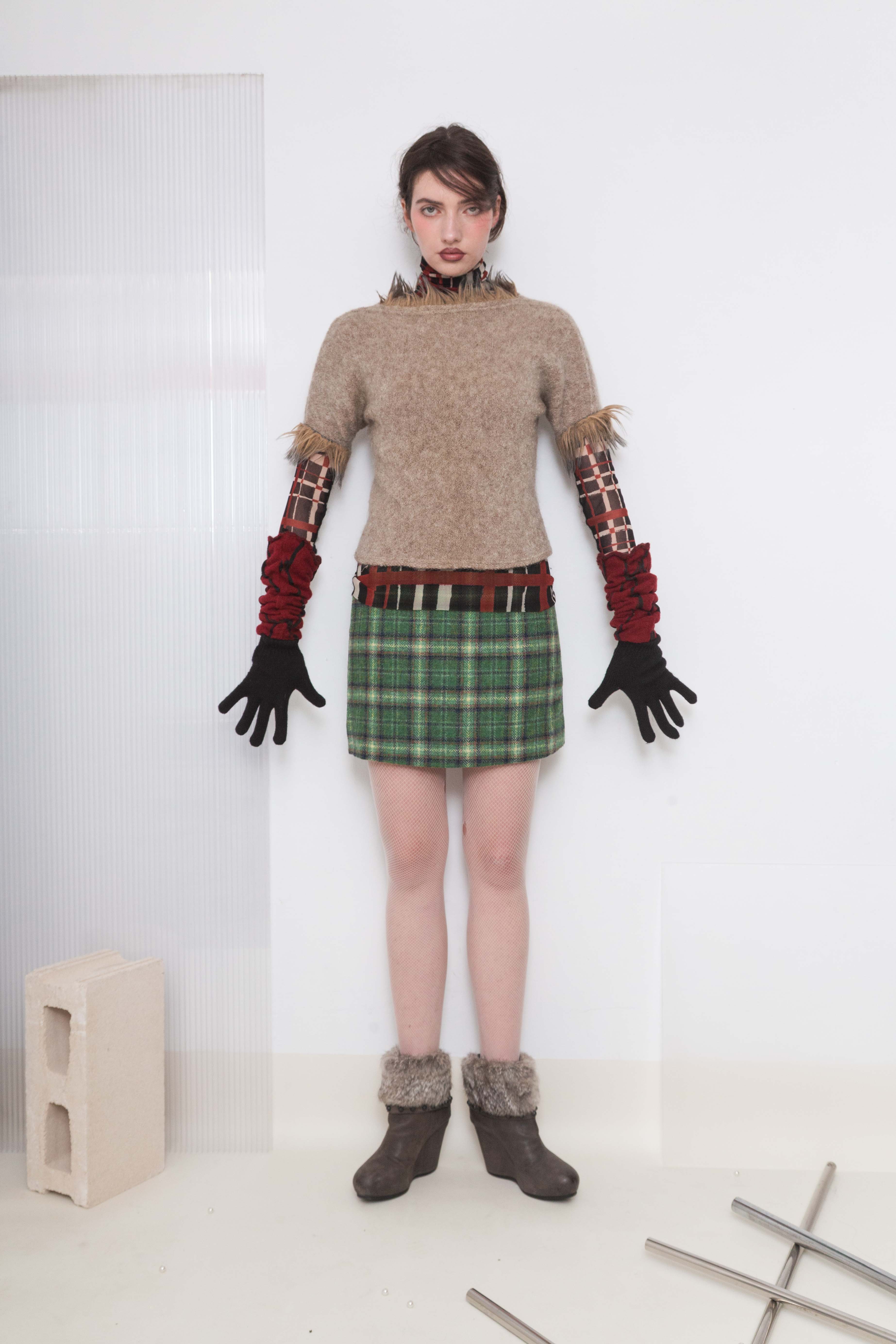 RUCHED RED KNIT GLOVES