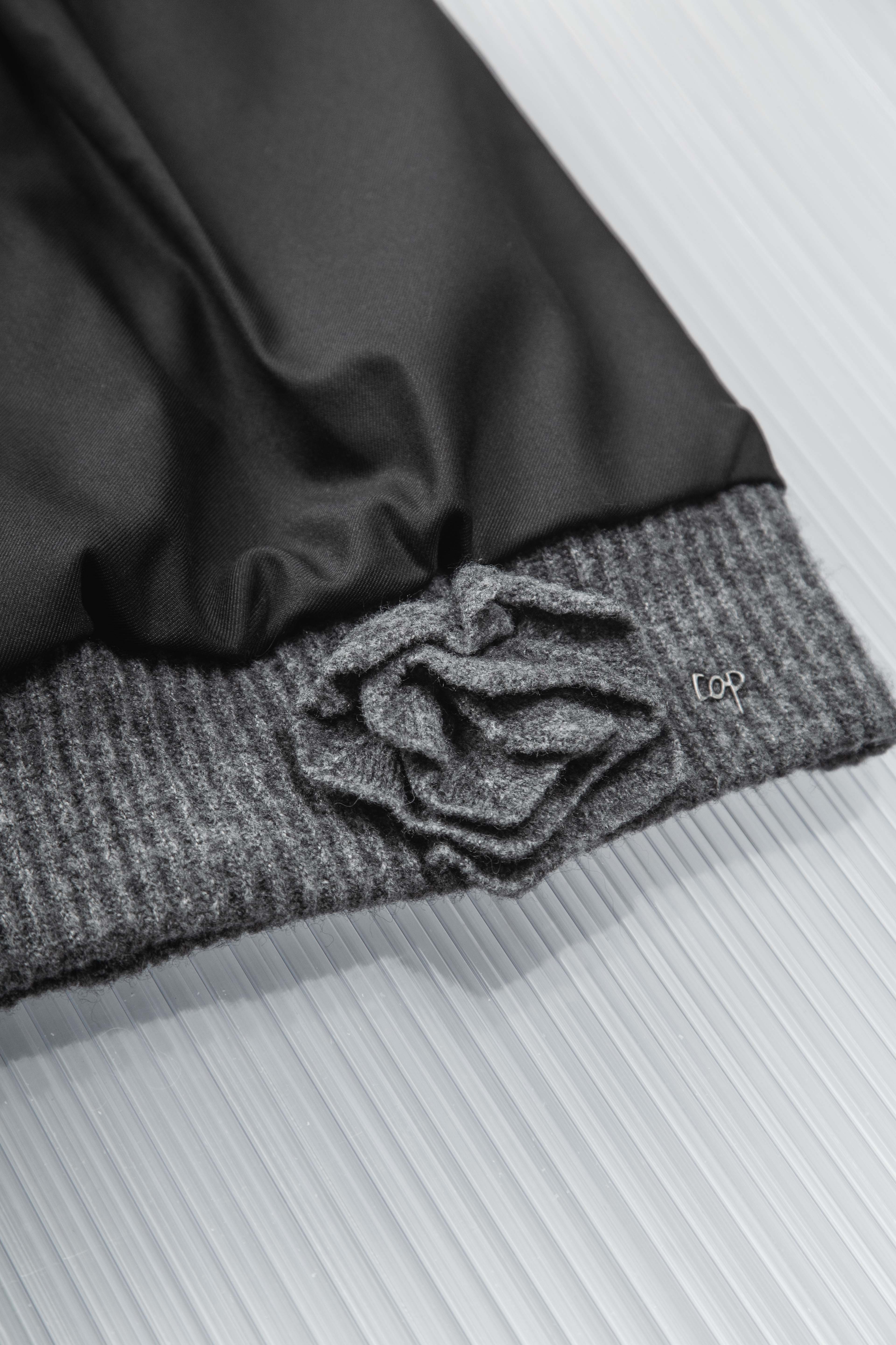 RIBBED KNIT FLOWER MINI SKIRT