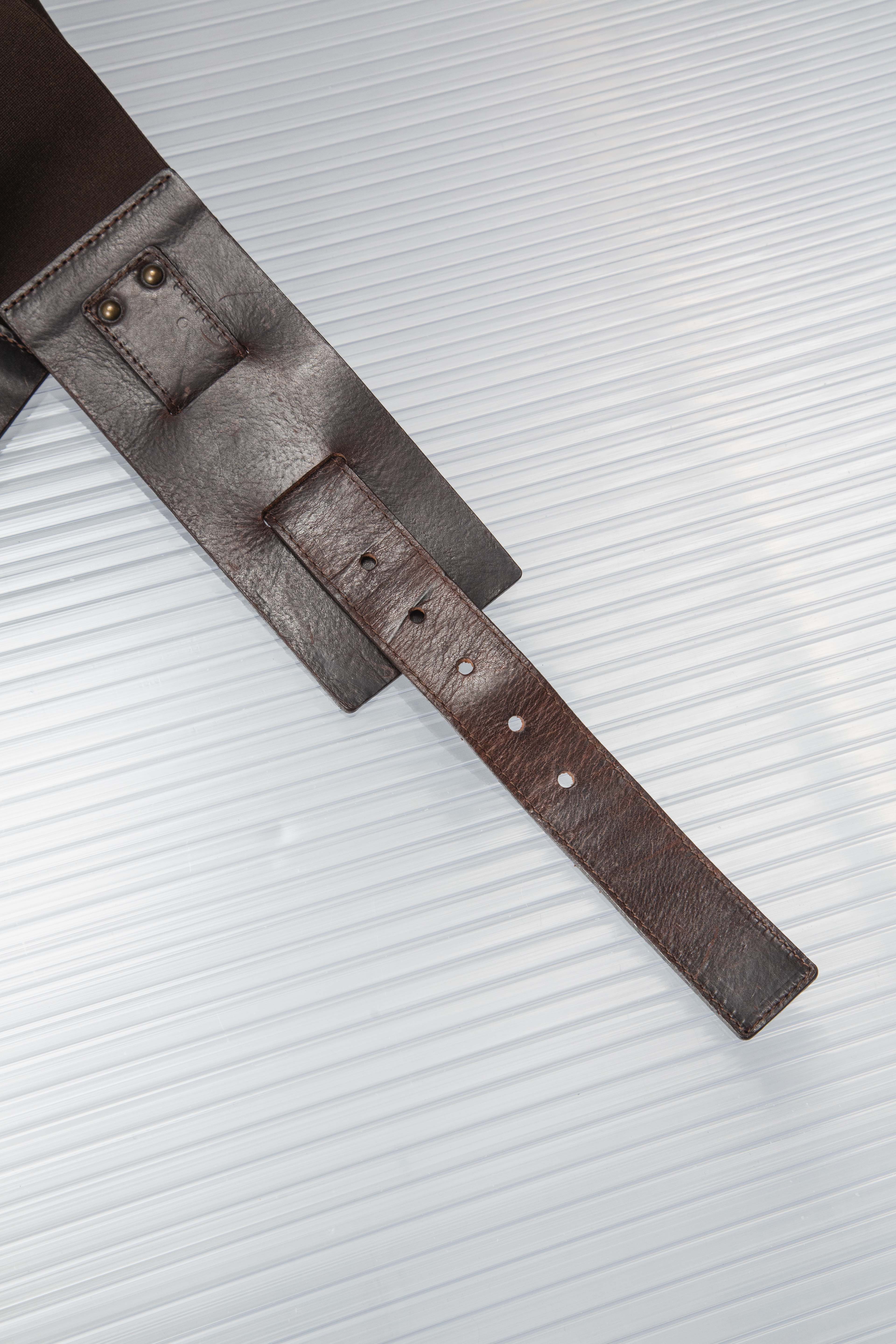 BUCKLED BROWN LEATHER BELT