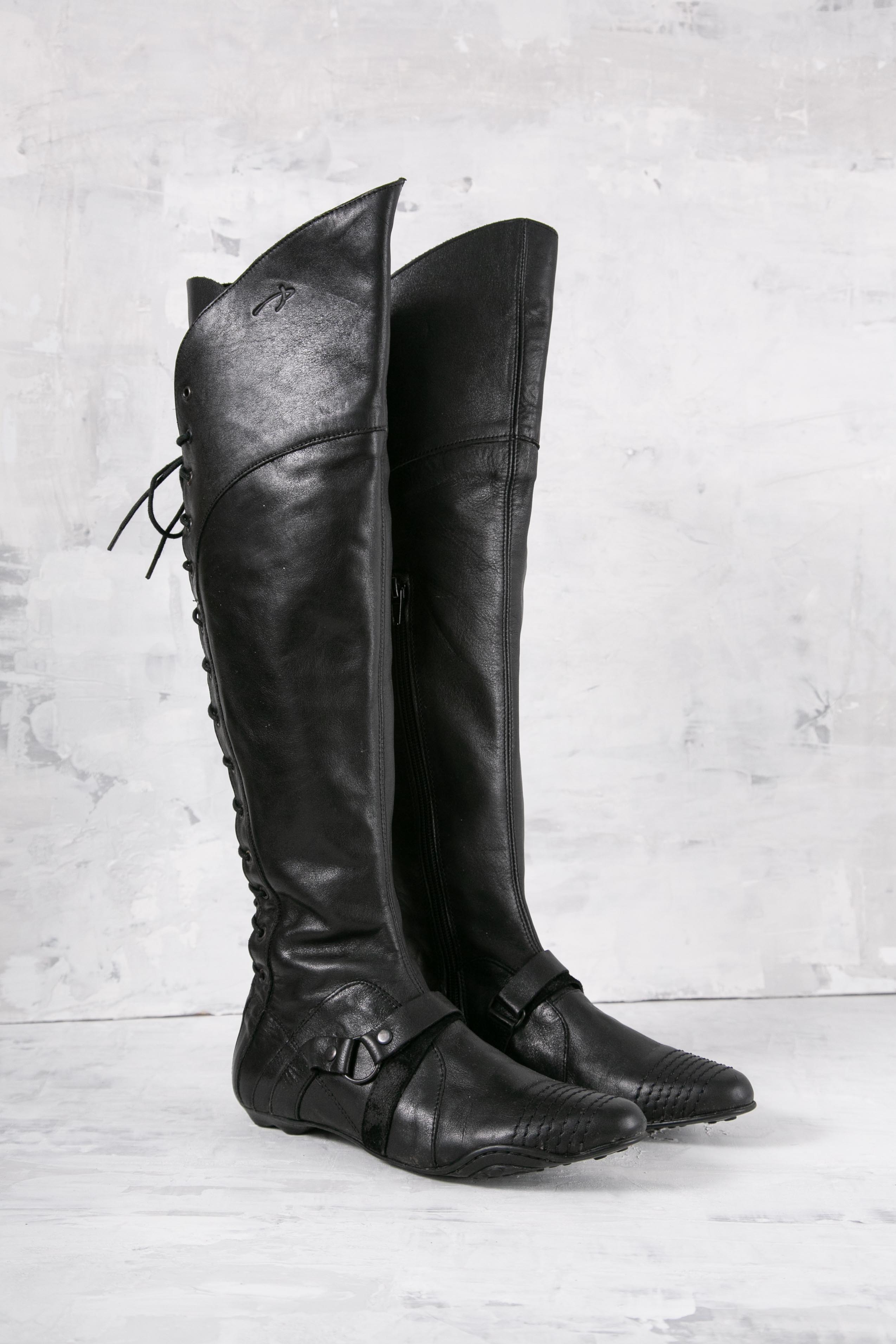 LACE-UP HIGH-KNEE BOOTS