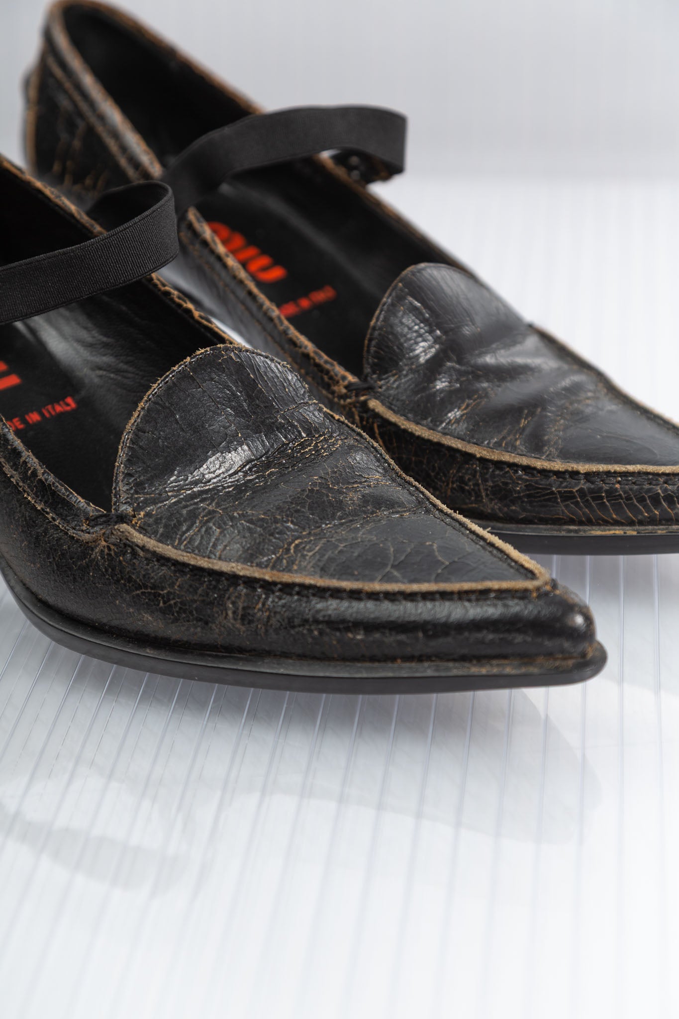MIU MIU FW 2001 CRACKED LEATHER POINTY BOOTS
